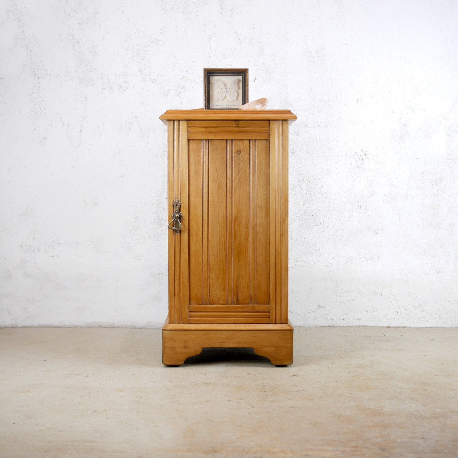 Antique Warm Satin Walnut Bedside Cabinet Pot Cupboard Nightstand Brass #103216