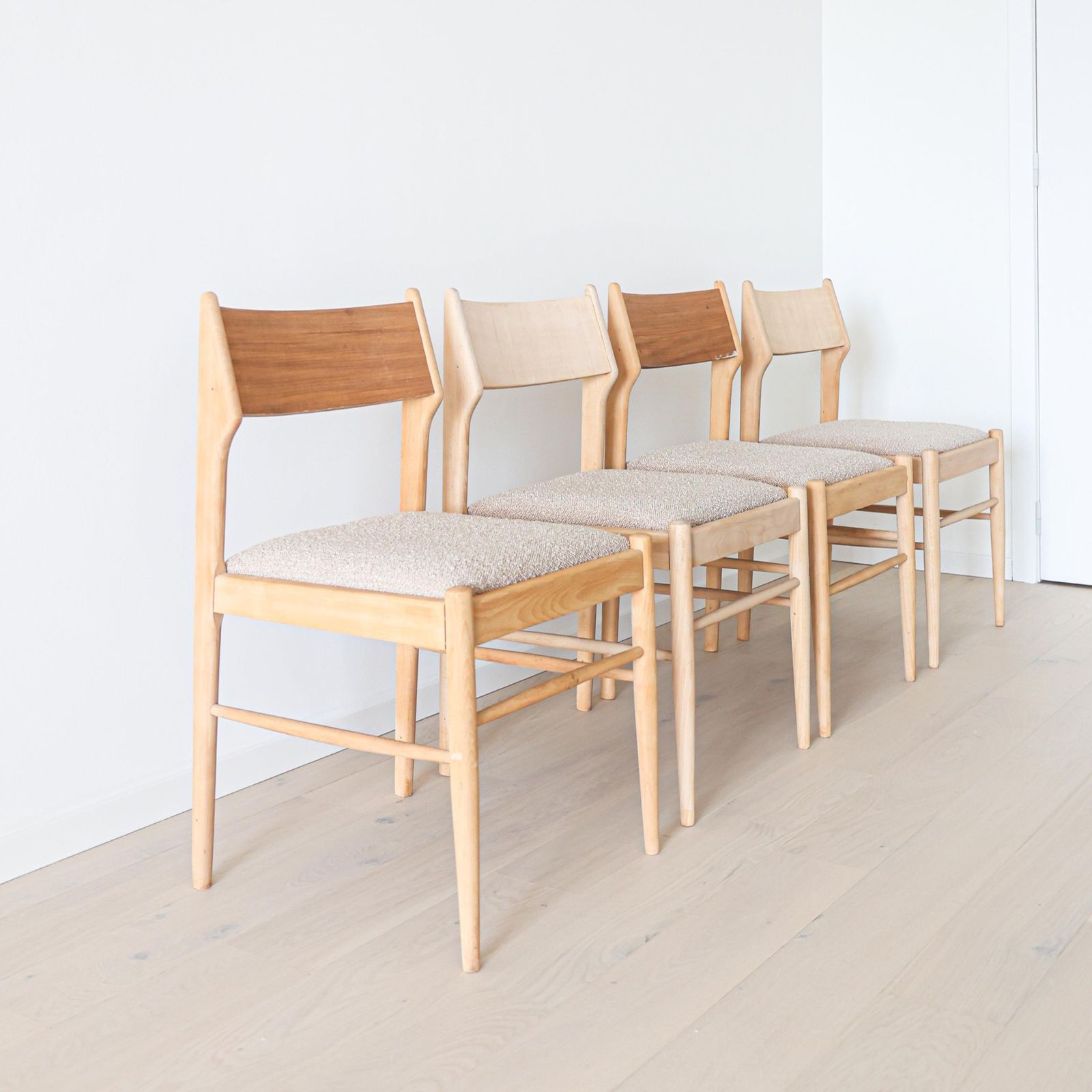 Set Van 4 Vintage Design Eetkamerstoelen Ca. Jaren 1970, In De Stijl Van Cees Braakman.