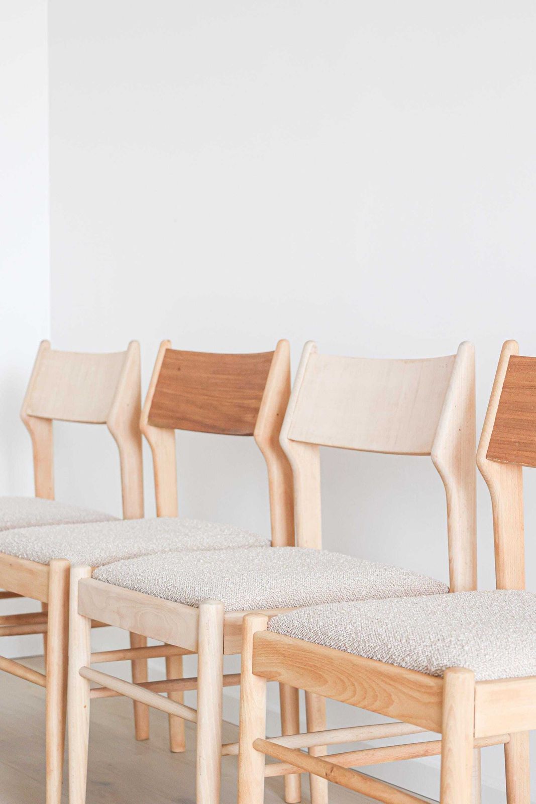 Set Van 4 Vintage Design Eetkamerstoelen Ca. Jaren 1970, In De Stijl Van Cees Braakman. photo vinterior