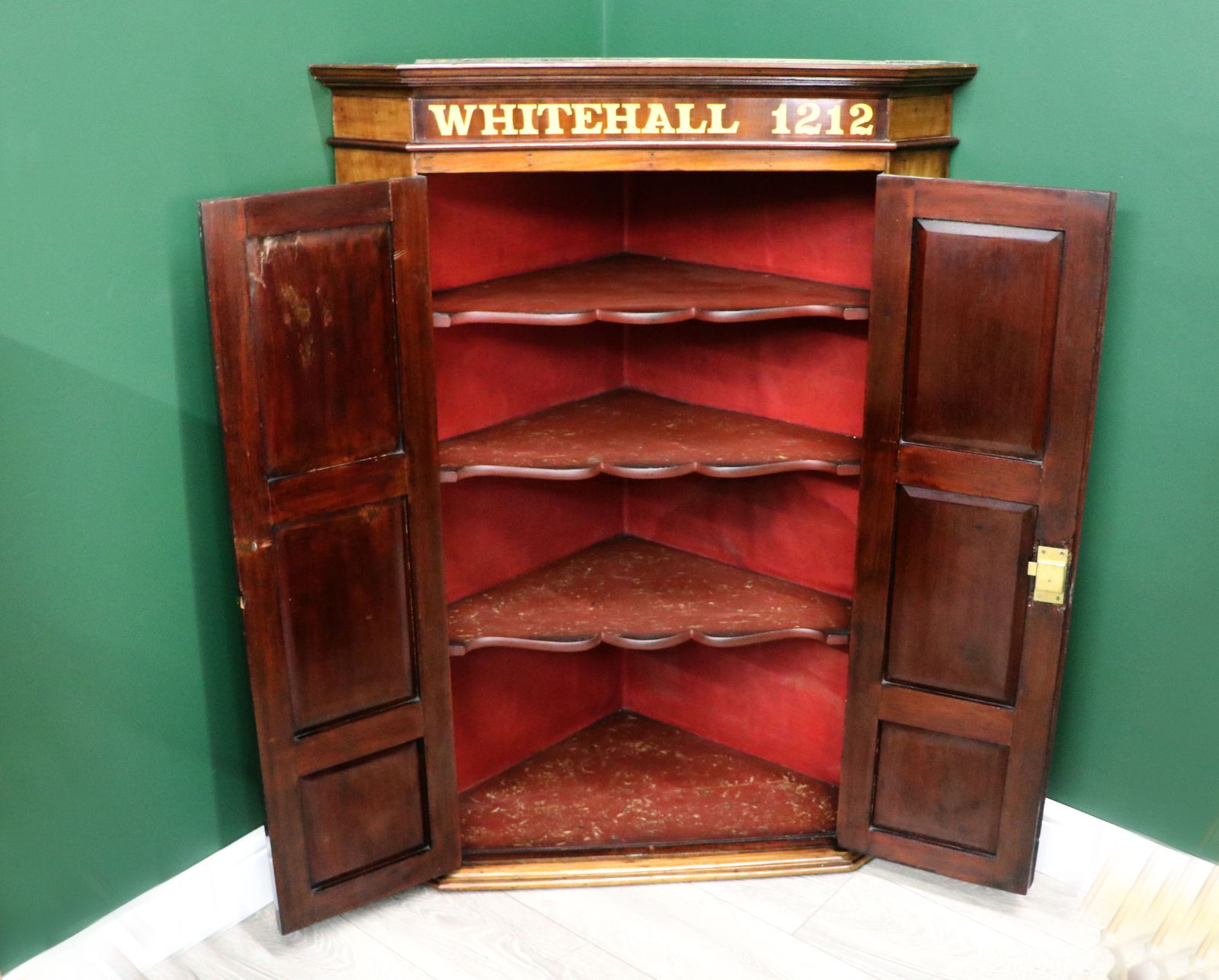 A Lovely George III Mahogany Wall Mounted Corner Cabinet. photo Furniture