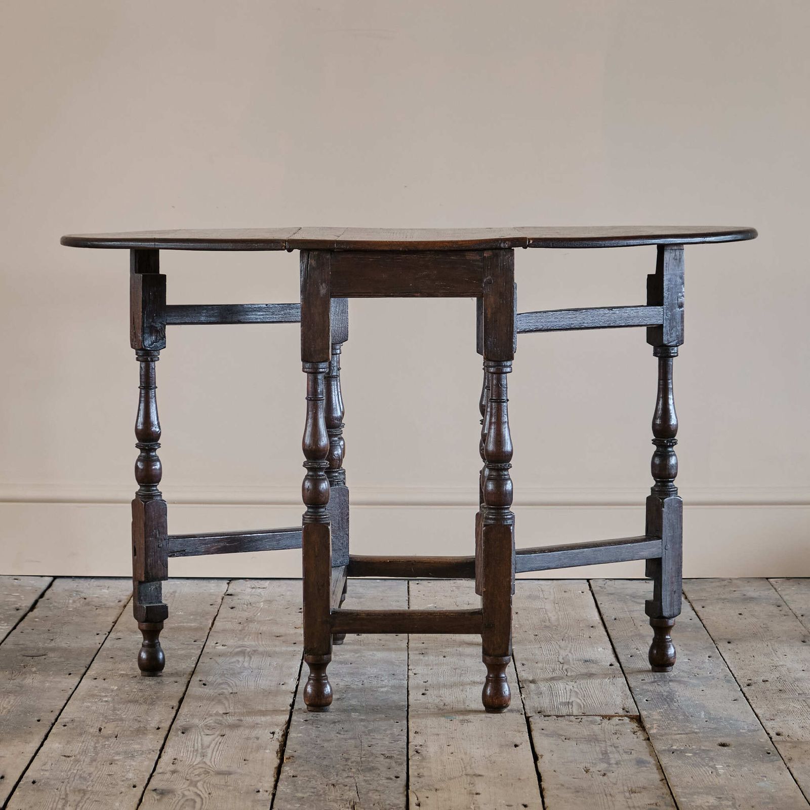 595.0 Small Oak Gateleg Table, 1800s photo