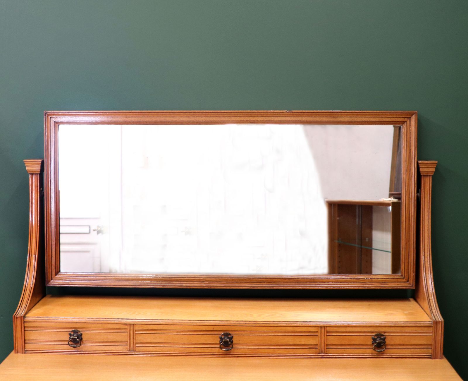 A Lovely Late Victorian American Light Walnut Dressing Table In Superb Original Condition. photo buy