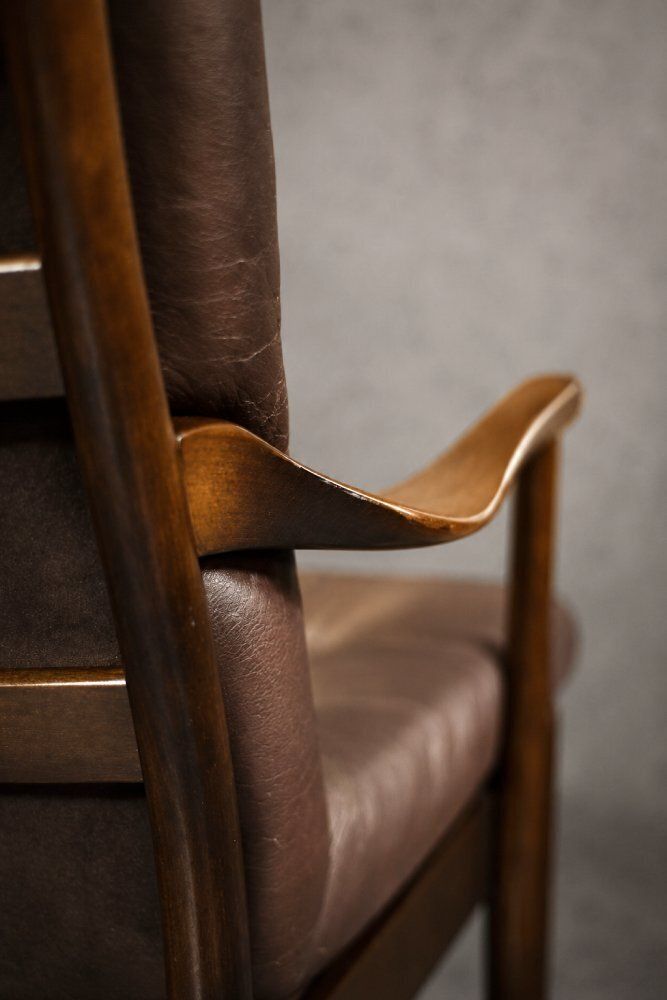 photo for sale Mid-Century Deens Modern fauteuil in beukenhout en bruin leer van Farstrup Møbler, jaren 1970