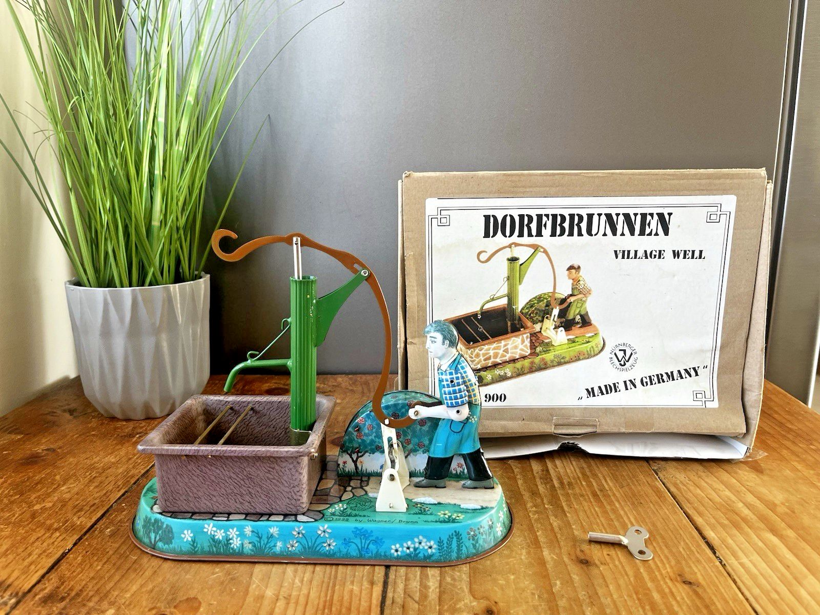 Vintage 1999 Jw Wagner Brunn Village Well Pump German Tinplate Tin Toy Box & Key