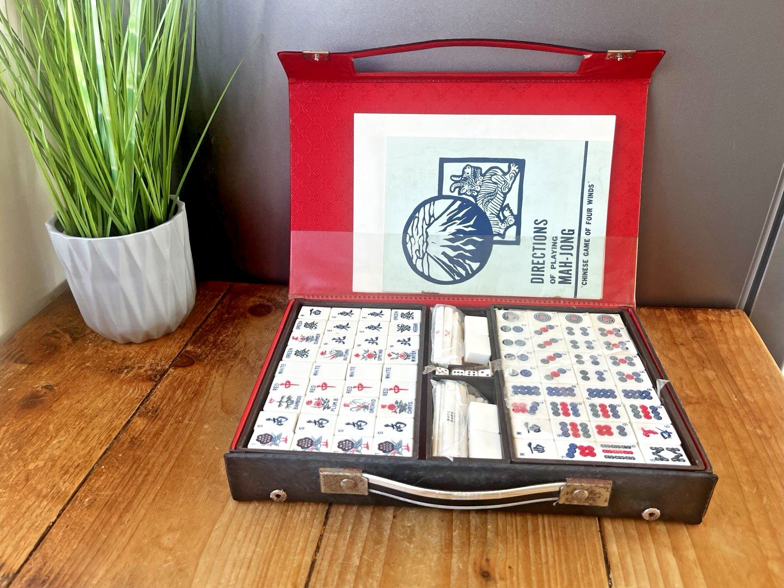 Mid Century Mah Jong Cased Set Bamboo & Celluloid Tiles Complete Scoring Sticks