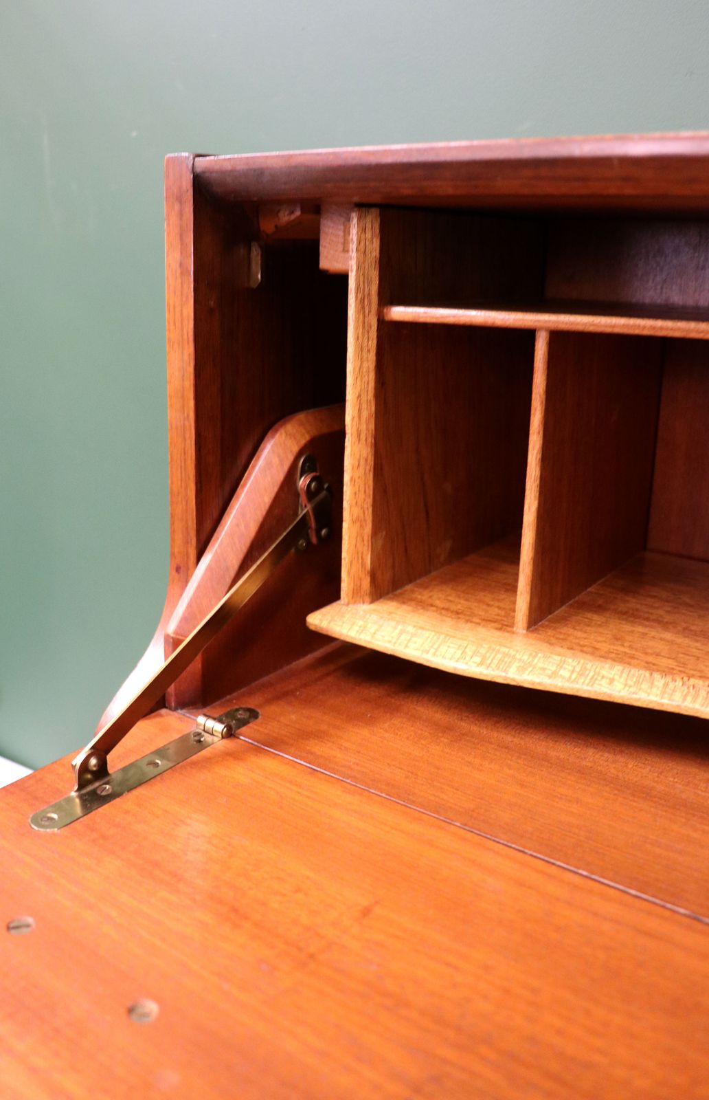 photo vintage A Lovely Retro Mid Century Bureau.