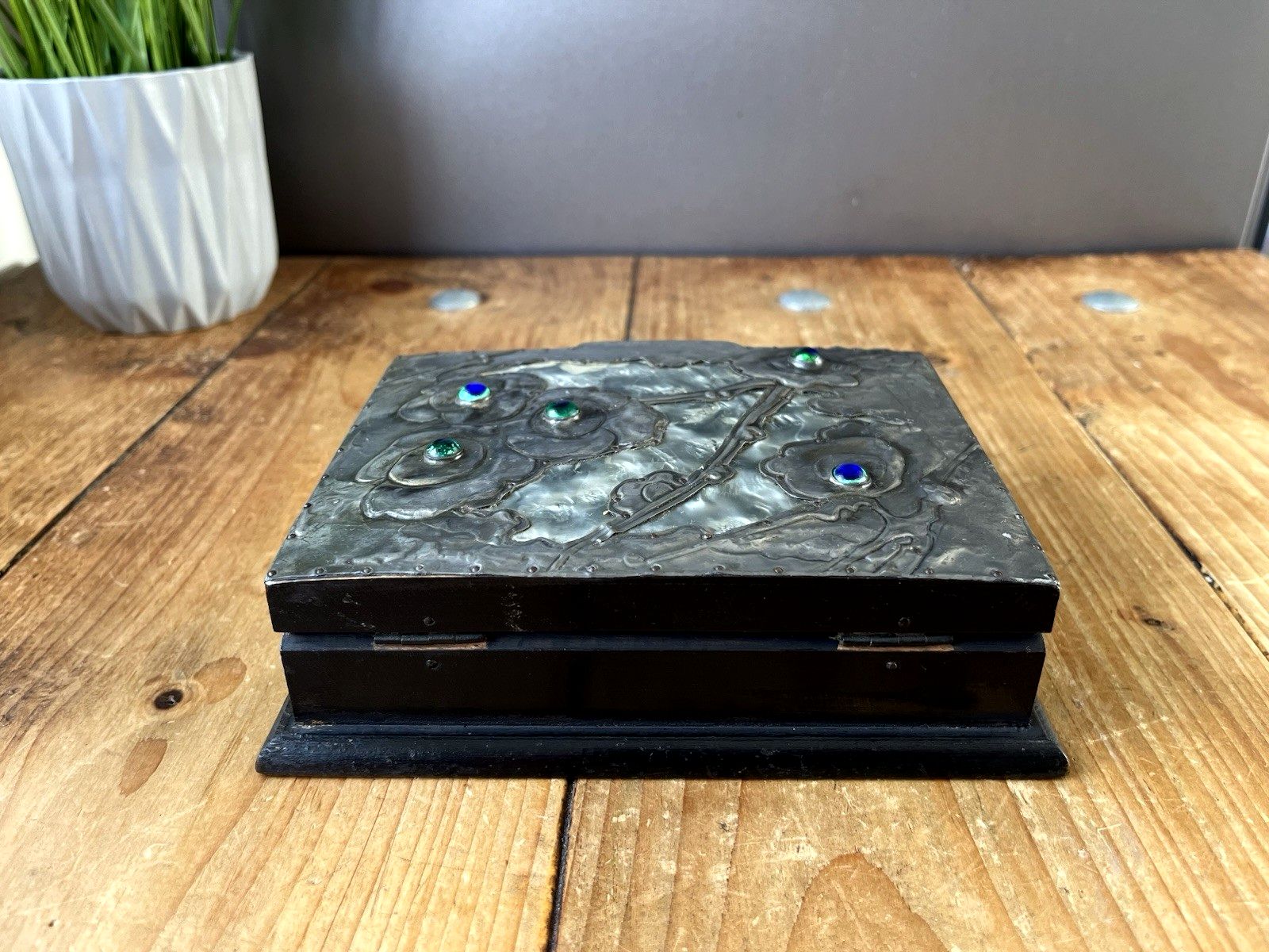 Antique Arts & Crafts Floral Pewter Cabochon Jewelled Trinket Box Art Nouveau photo 195.0