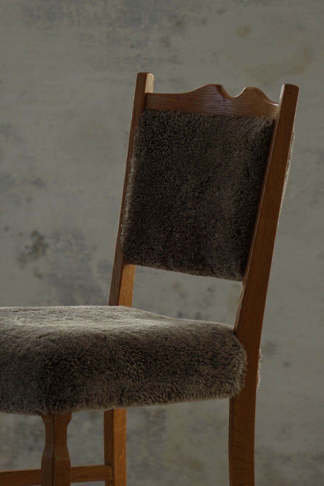 photo vinterior Set Of 8 Danish Modern Dining Chairs In Oak And Lambswool Henning Kjærnulf 1960s