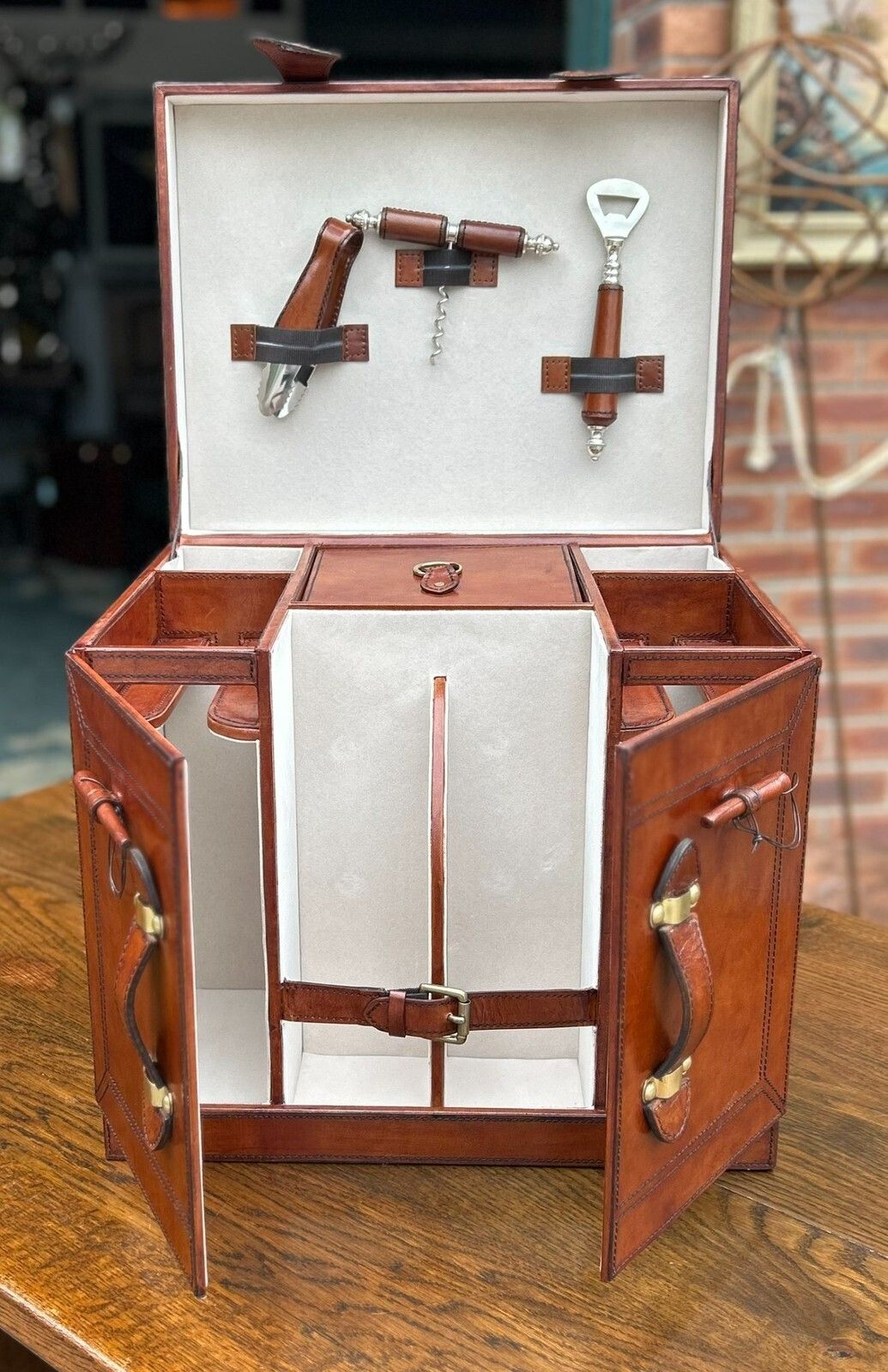 Quality Hand Crafted Antique Style Leather Campaign Portable Drinks Picnic Bar photo furniture