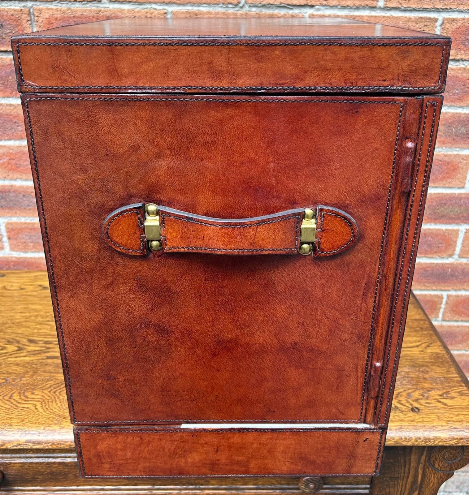 Superb Quality Hand Crafted Antique Style Leather Campaign Portable Drinks Bar photo for sale