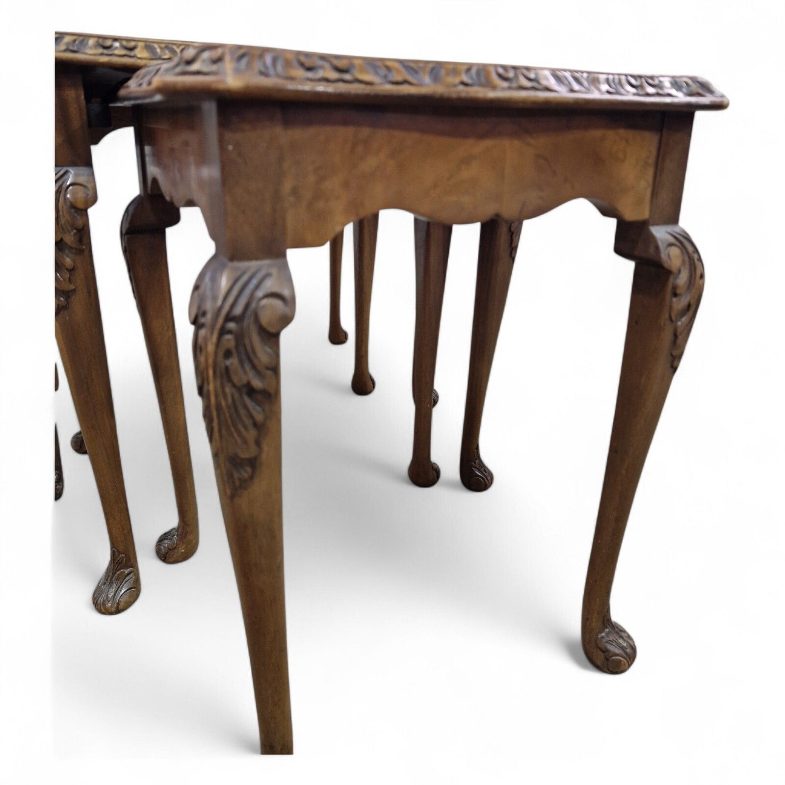 photo vintage Nest Of 3 Carved Side Tables Cabriole Leg Nesting Tables Occasional Tables Set
