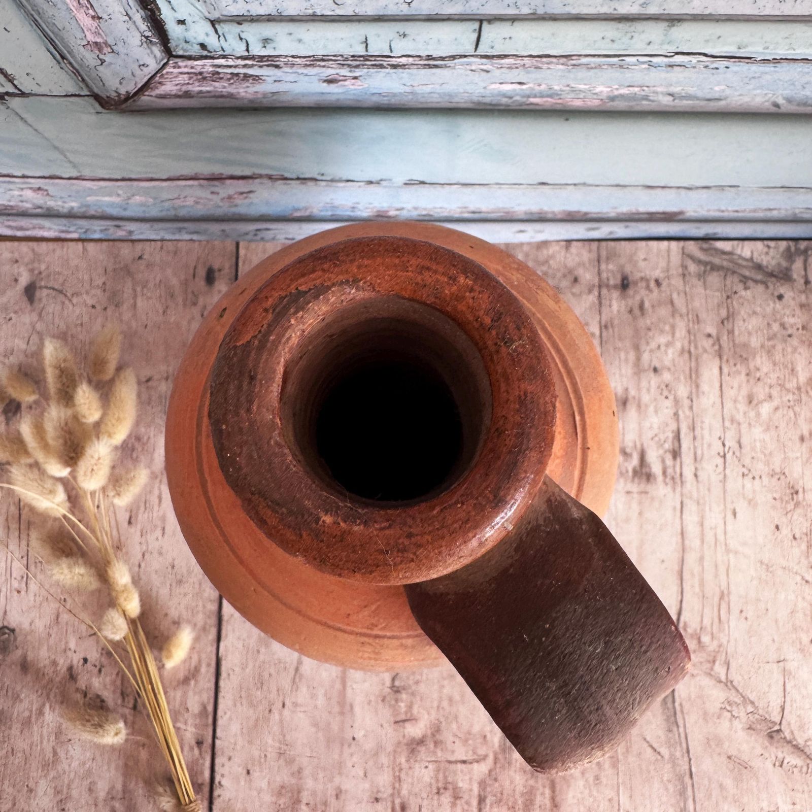 Antieke terracotta amfoor photo vinterior