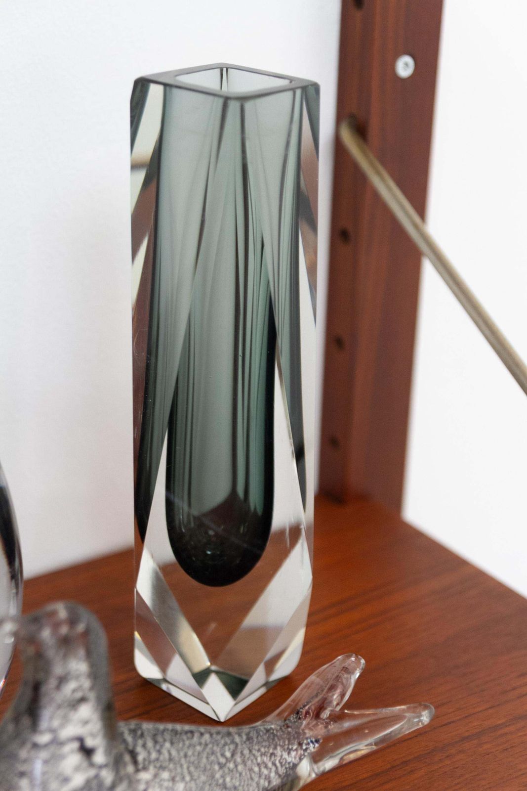 photo vinterior Italian Murano Faceted Sommerso Glass Vase, 1970s.