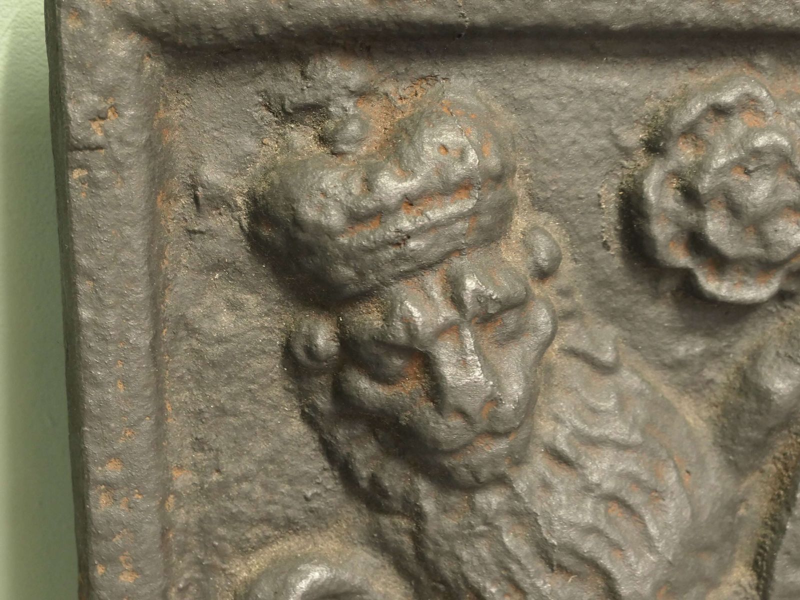 Large Iron Fire Back, Royal Crest And Motto. photo 1740.0