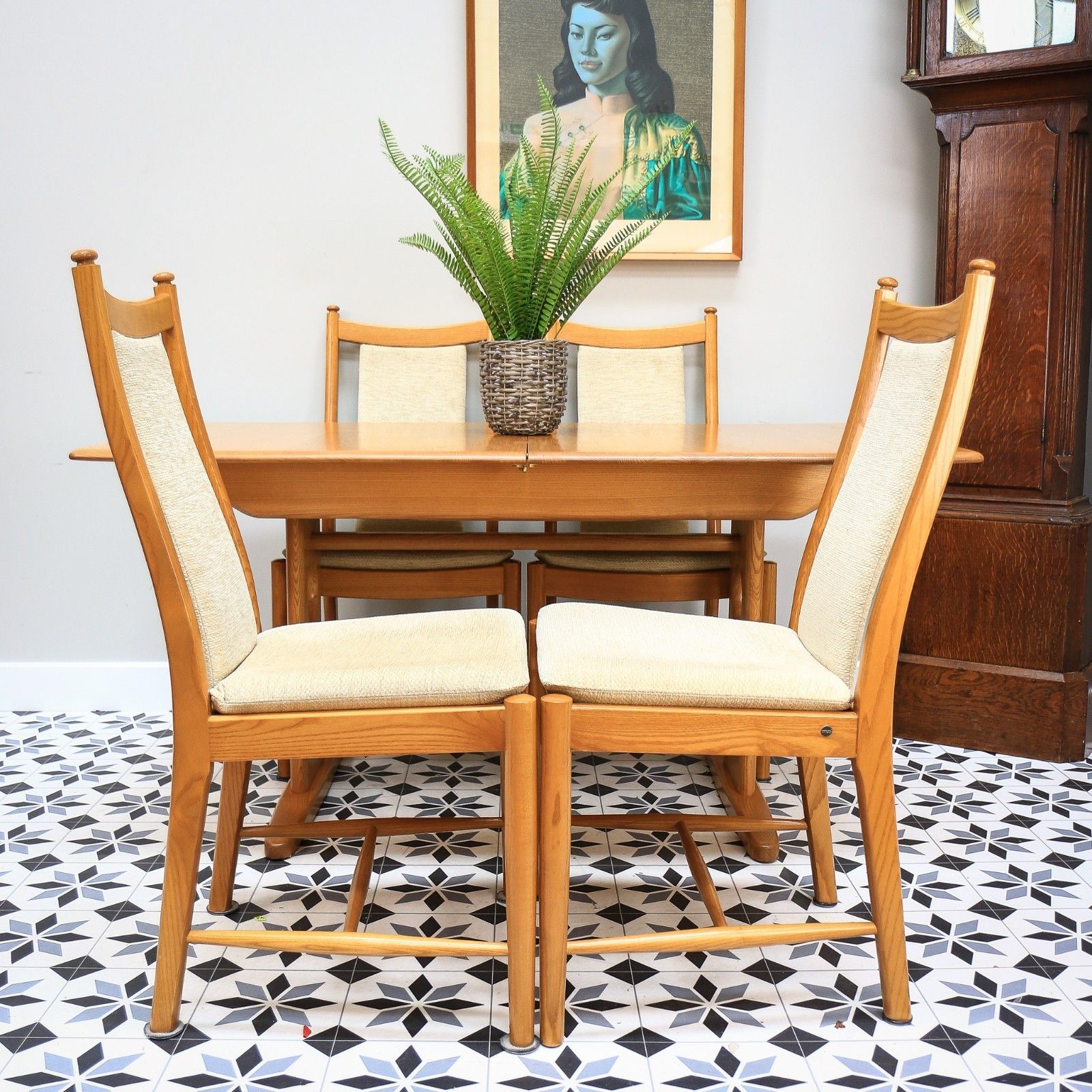 photo furniture Ercol Windsor Large Extending Dining Table And Four Windsor Penn Chairs