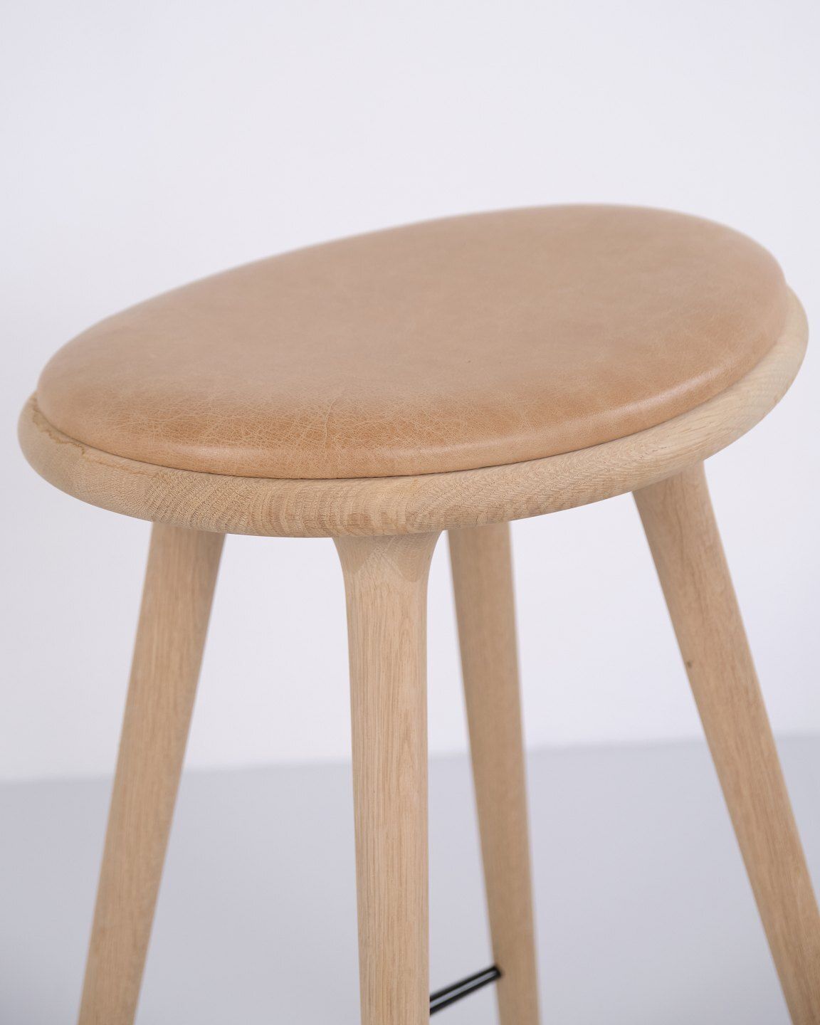 Pair Of Mater Bar Stools In Oak And Natural Leather photo 1728.0