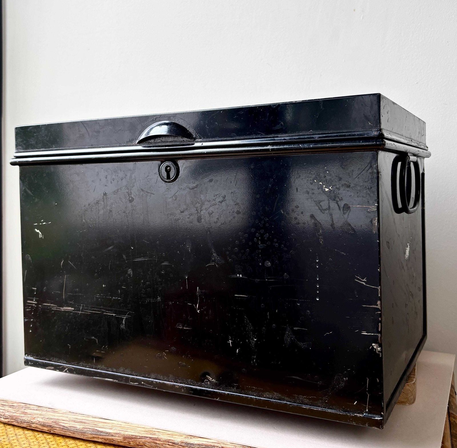 photo vintage Vintage Industrial Black Metal Storage Tin Rustic Utility Box