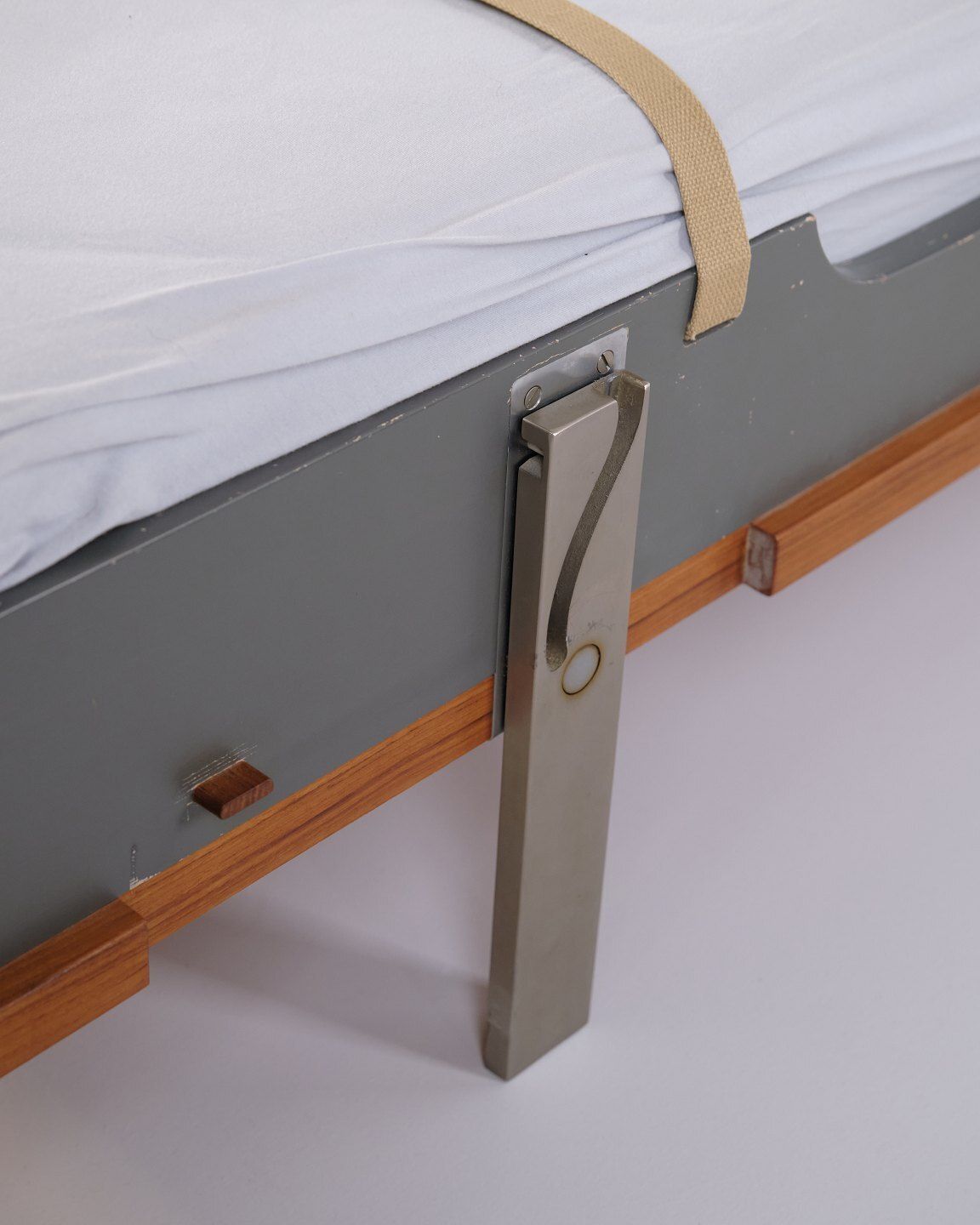 photo furniture Hans J. Wegner Folding Bed In Teak For Ry Furniture From The 1960s