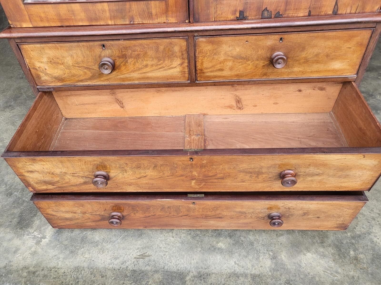 photo vinterior Antique Victorian Linen Press Chest Of Drawers Wardrobe