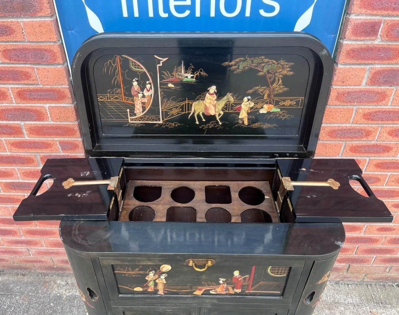 photo vinterior Vintage Chinese Black Lacquer With Oriental Figures Cocktail Bar Drinks Cabinet