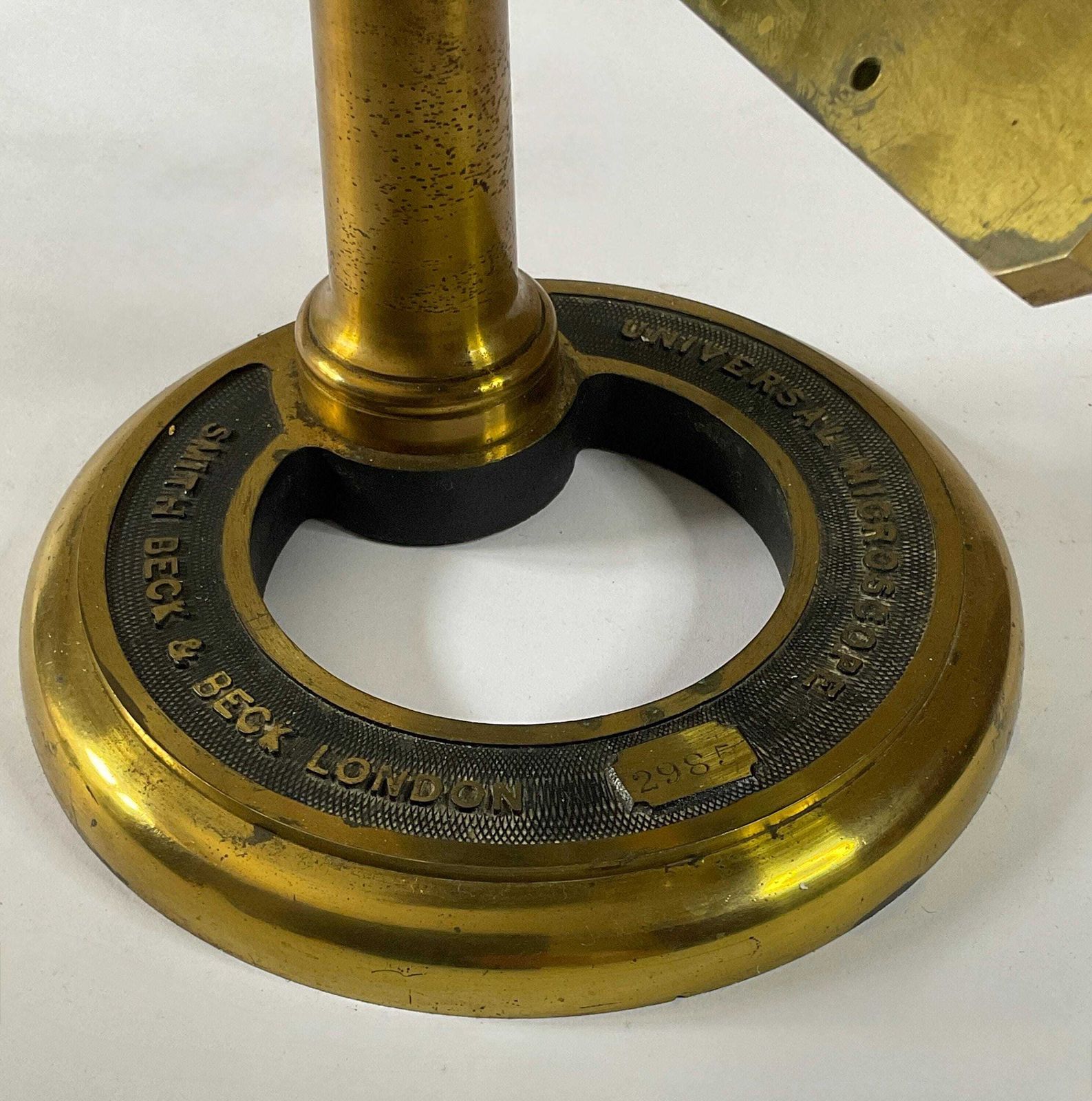 photo furniture Universal Microscope van Smith, Beck & Beck, 1862, compleet in originele op maat gemaakte mahonieholten koffer