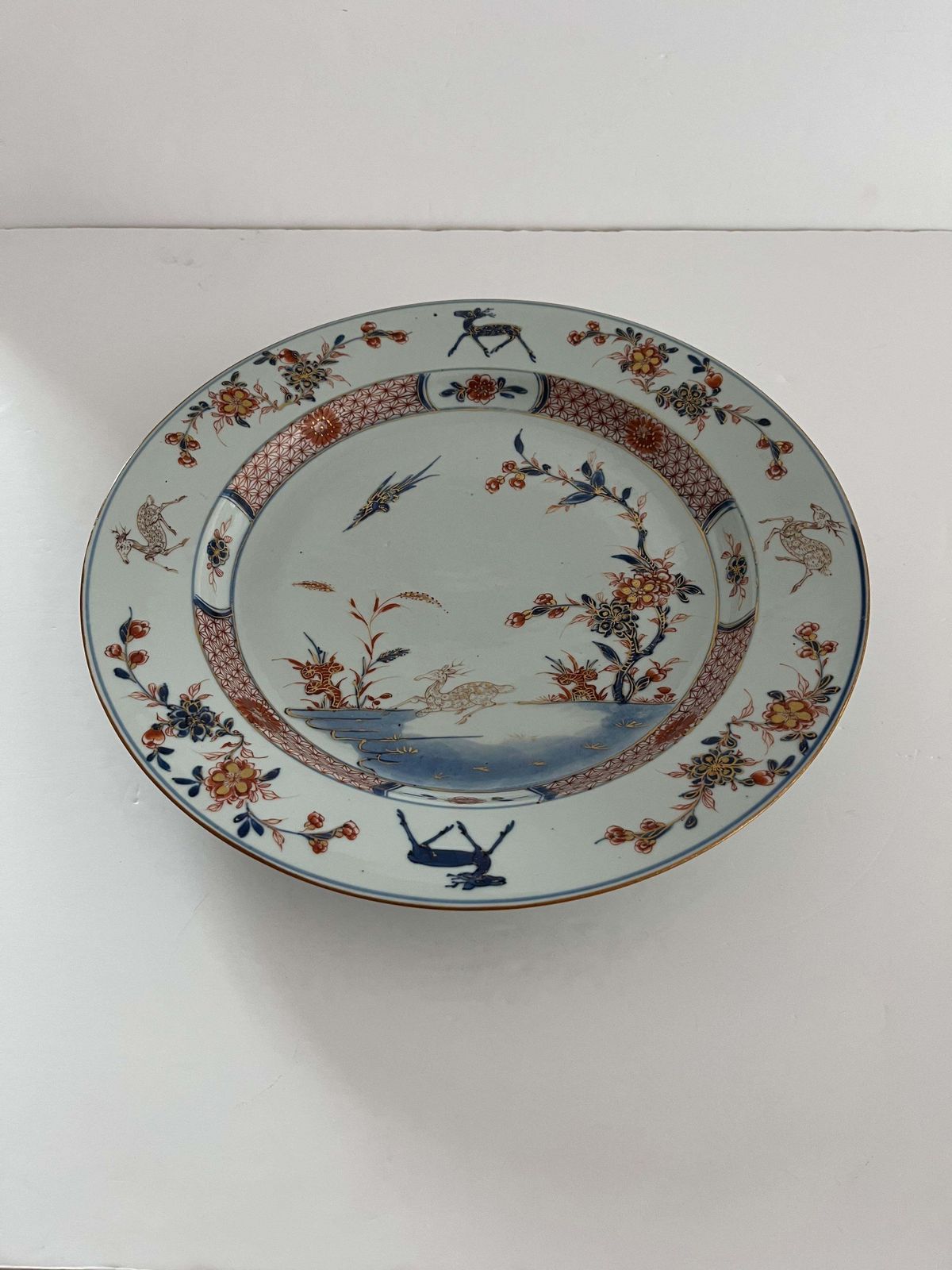 Chinees Imari groot handgeschilderd bord, Kangxi-periode, ca. 1700 photo for sale