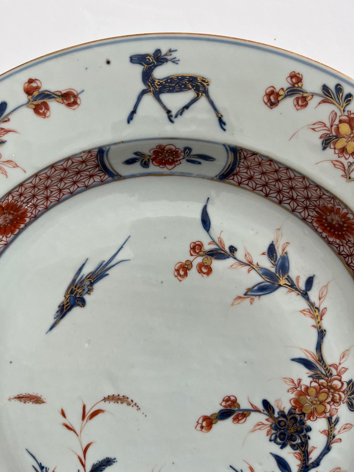 photo furniture Chinees Imari groot handgeschilderd bord, Kangxi-periode, ca. 1700