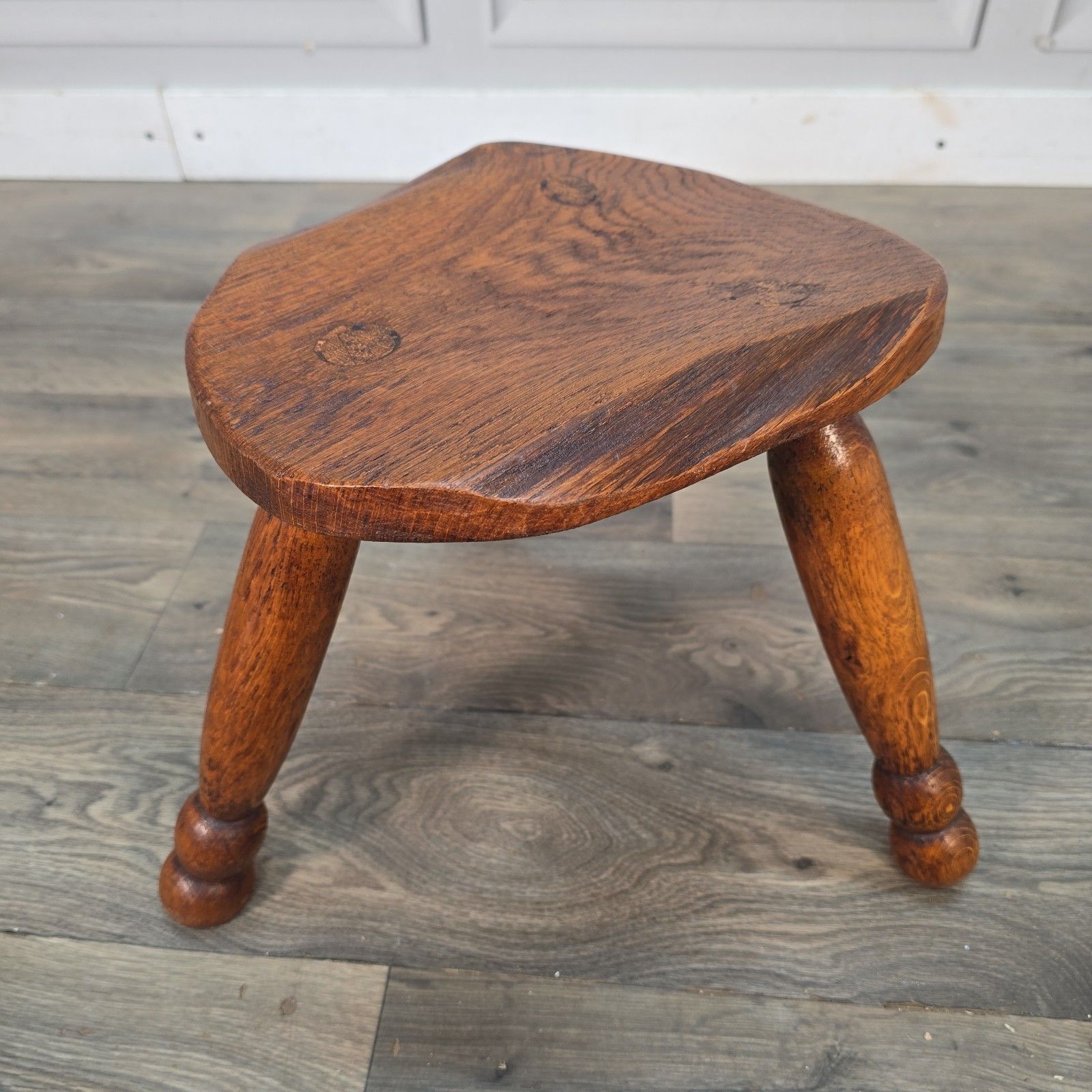 Antique Elm Milking Stool Wooden Rustic Country Farmhouse Three Leg Foot Stool photo Furniture