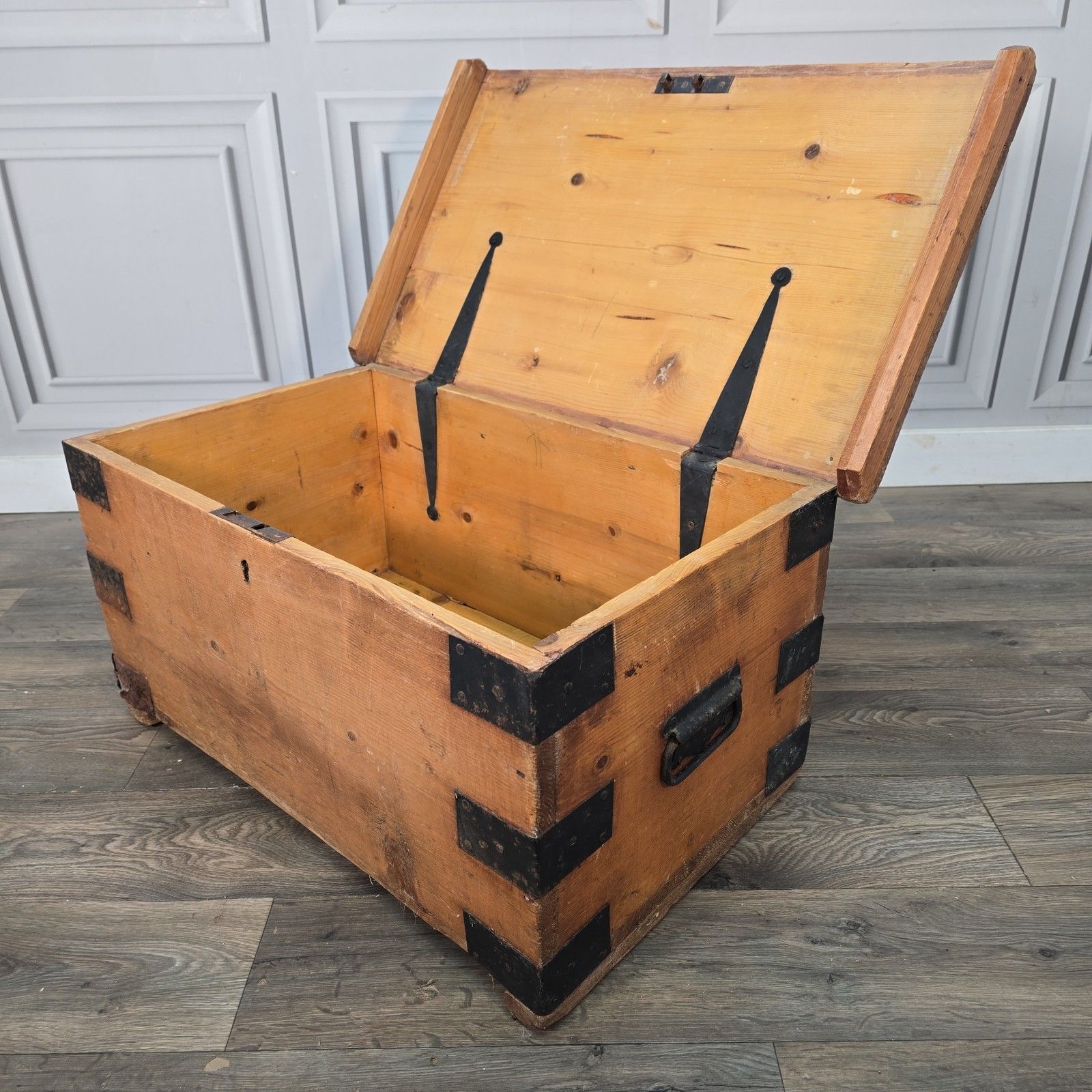 190.0 Antique Pine Blanket Chest Small Victorian Storage Trunk Wooden Tool Box Rustic photo