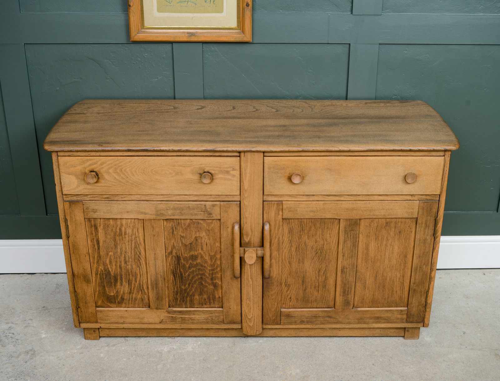 photo vintage Ercol Elm Sideboard   Semi Restored   Mid Century