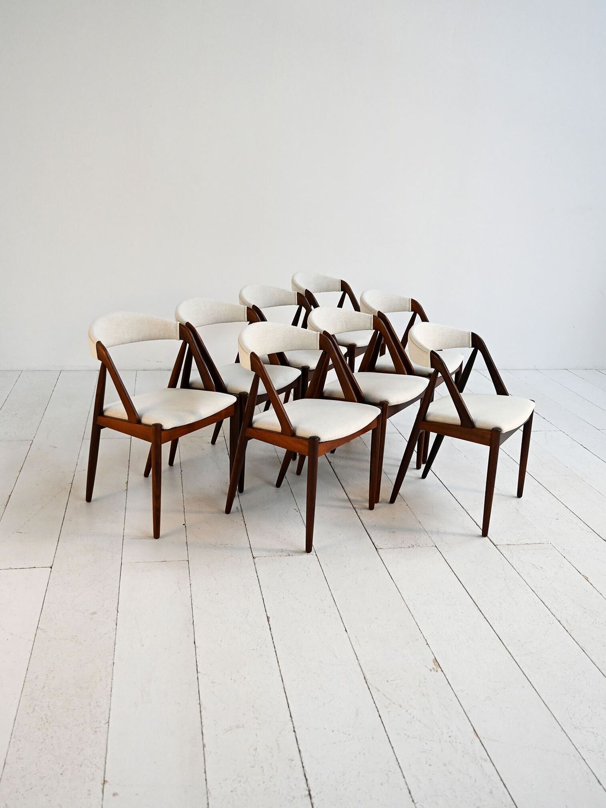 Set Van 8 Stoelen Model "31" Van Kai Kristiansen Voor Schou Andersen Møbelfabrik photo furniture