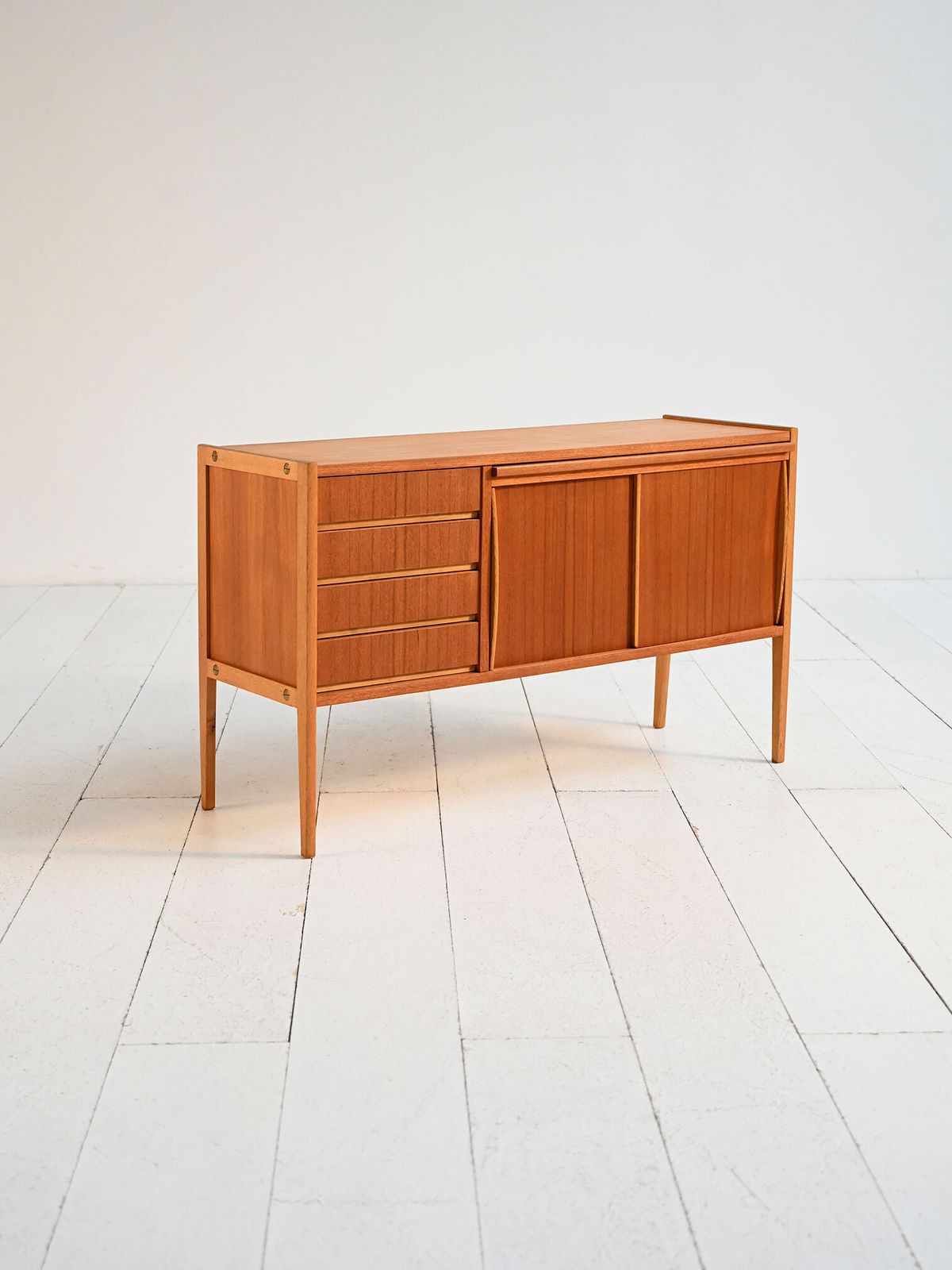 Scandinavisch teakhouten dressoir met uitschuifbaar bureau, ca. jaren 1960 photo vinterior