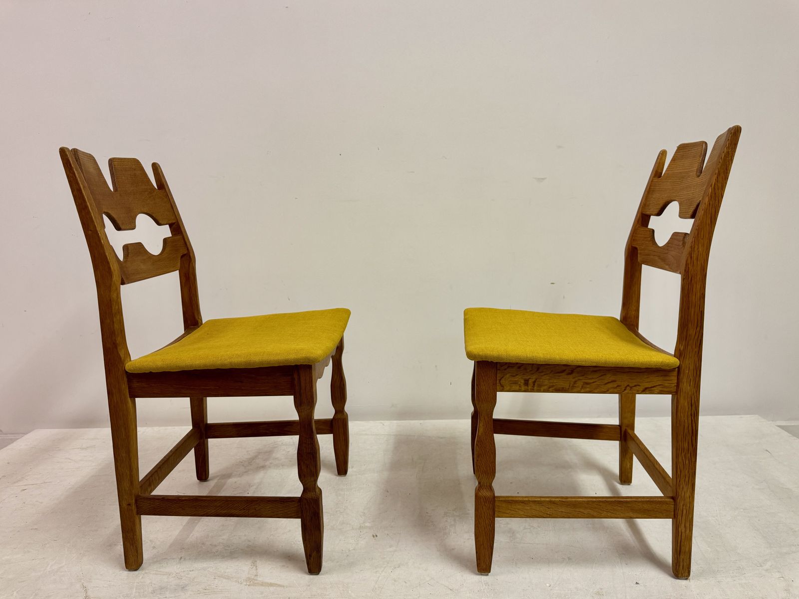 photo vintage Set Of Six Mid Century Danish Razorblade Oak Dining Chairs By Henning Kjaernulf 1960s
