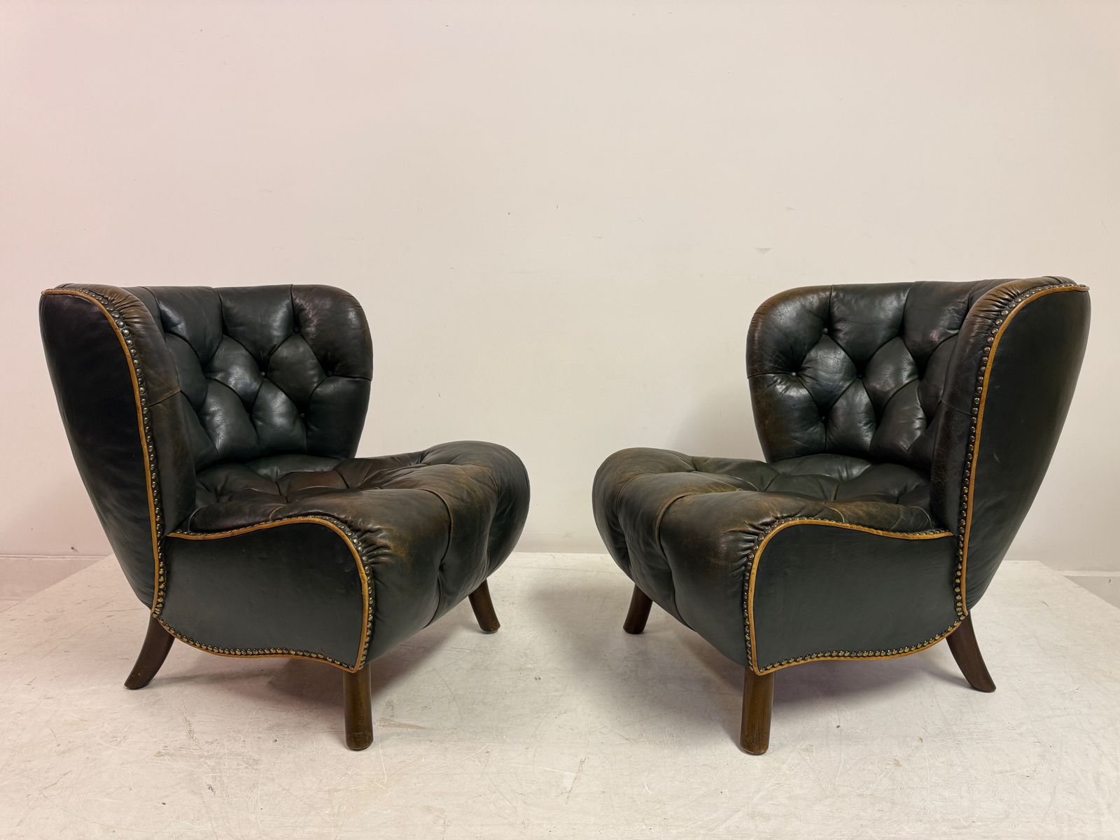 photo vinterior Pair Of 1940s Danish Lounge Slipper Chairs In Green Patinated Leather