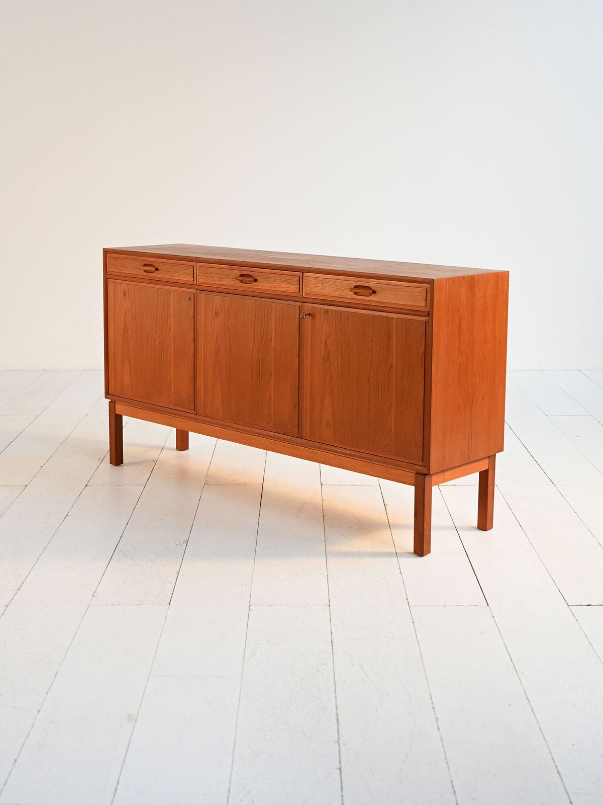Scandinavisch teakhouten dressoir, jaren 1950–60 photo Meubels