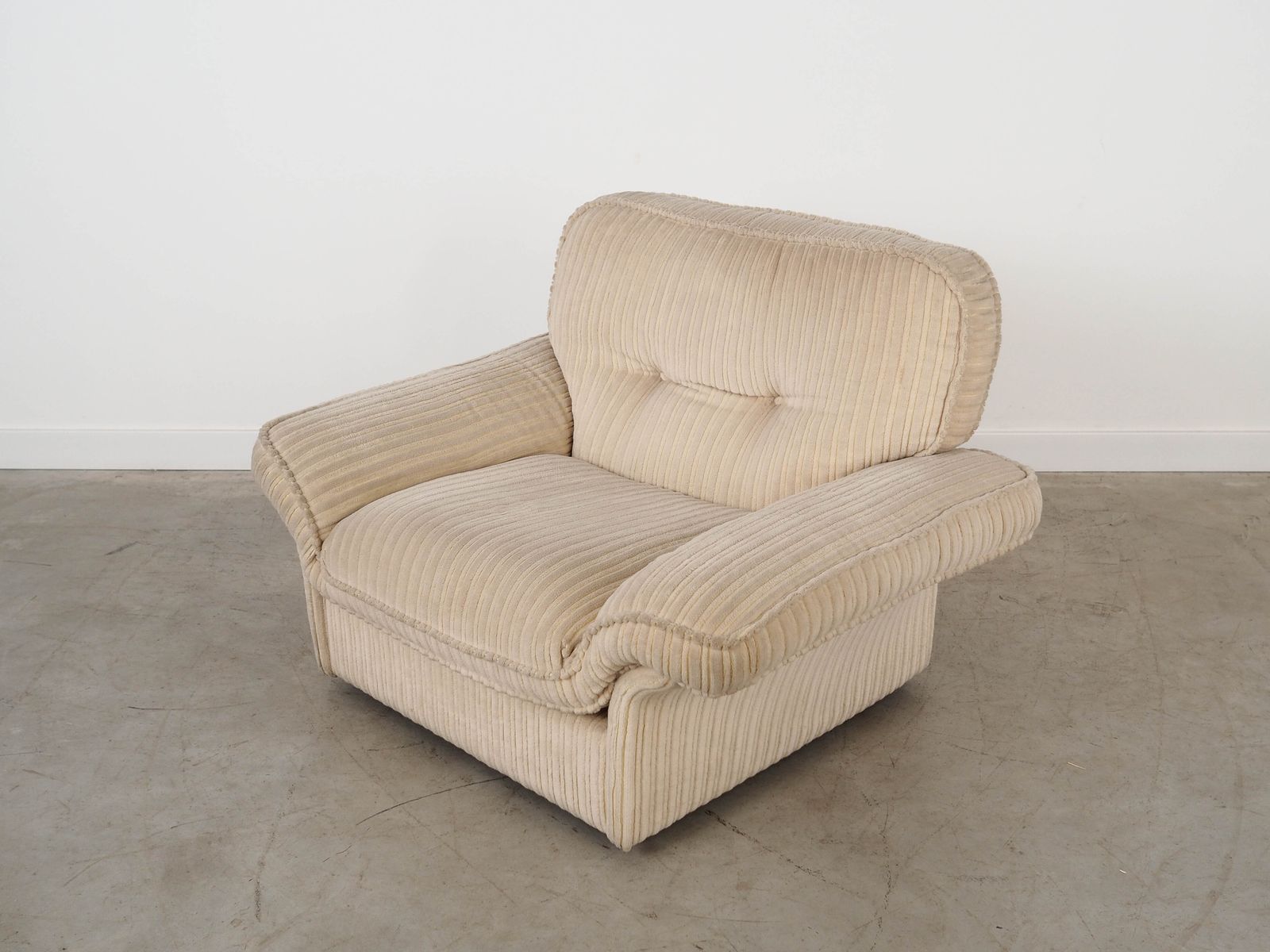 Cream Armchair Soffio, Italian Design, 1970s, Manufactured By Doimo photo furniture