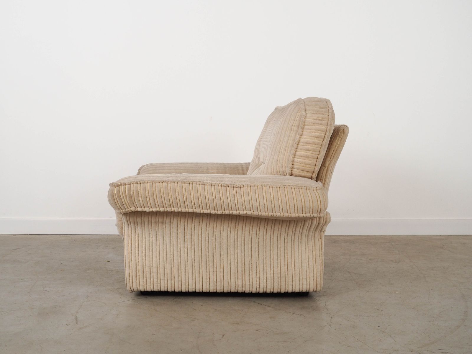Cream Armchair Soffio, Italian Design, 1970s, Manufactured By Doimo photo Furniture