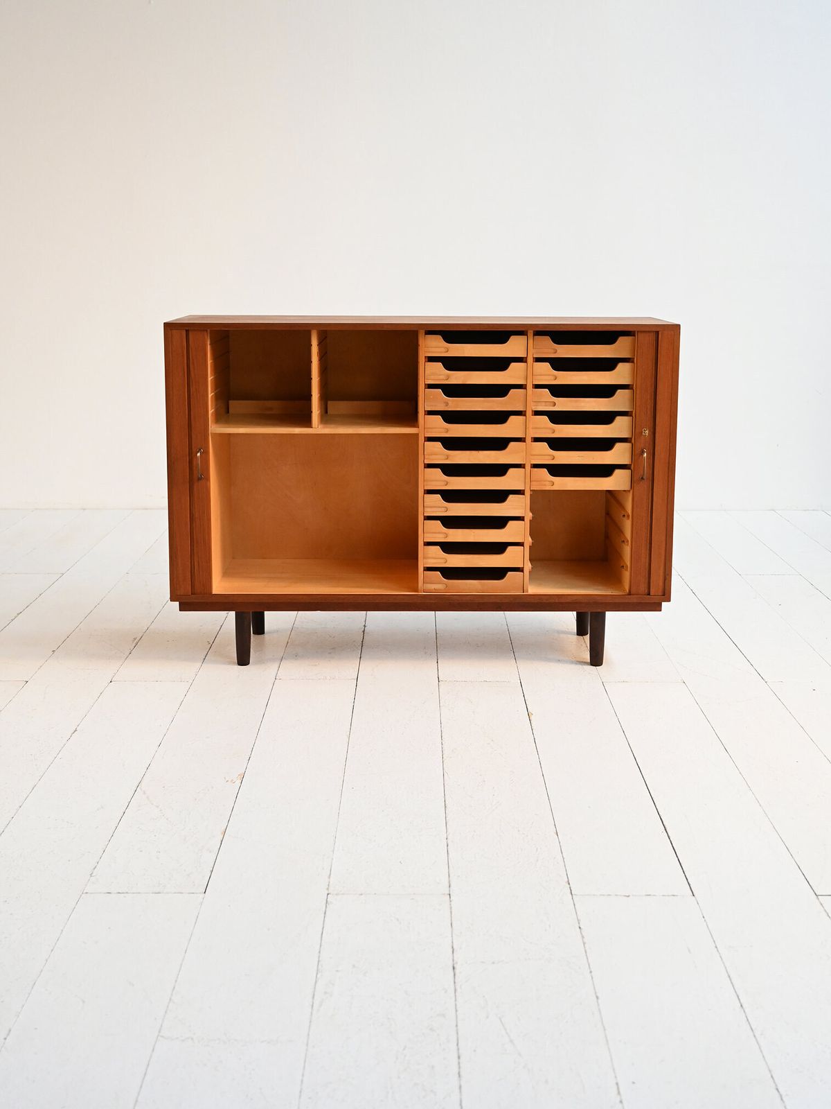 Scandinavisch teakhouten highboard, ca. jaren 1950 photo Meubels