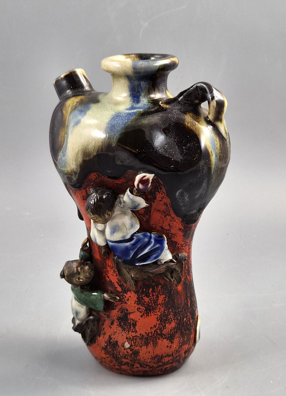 Japanese Sumida Gawa Vase By Inoue Ryosai, Figures On A Cliff, Meiji–Taishō C.1900–1920 photo for sale