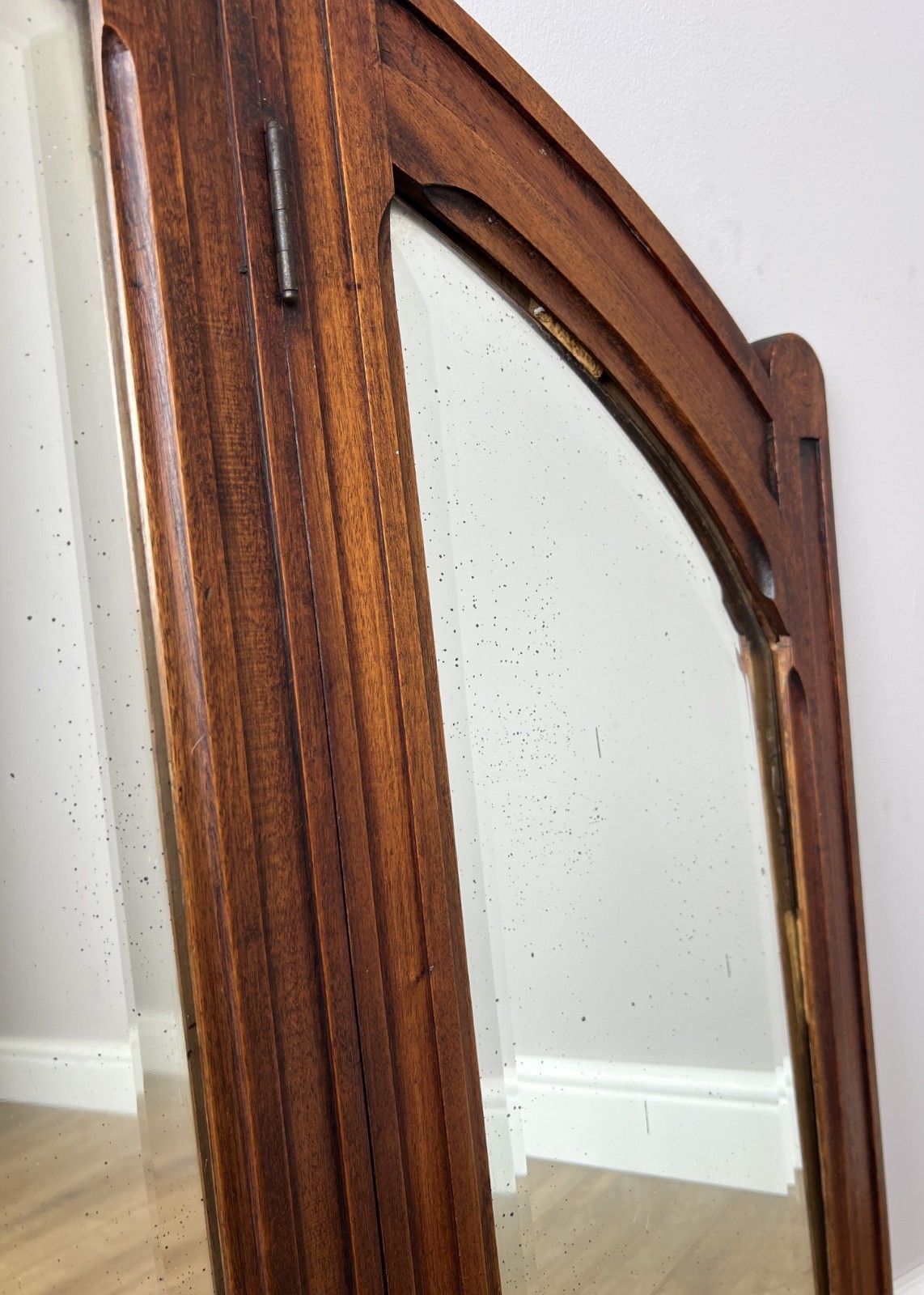 photo furniture Mirror Antique French Style Walnut Triple Folding Dressing Table Mirror Lot 6139