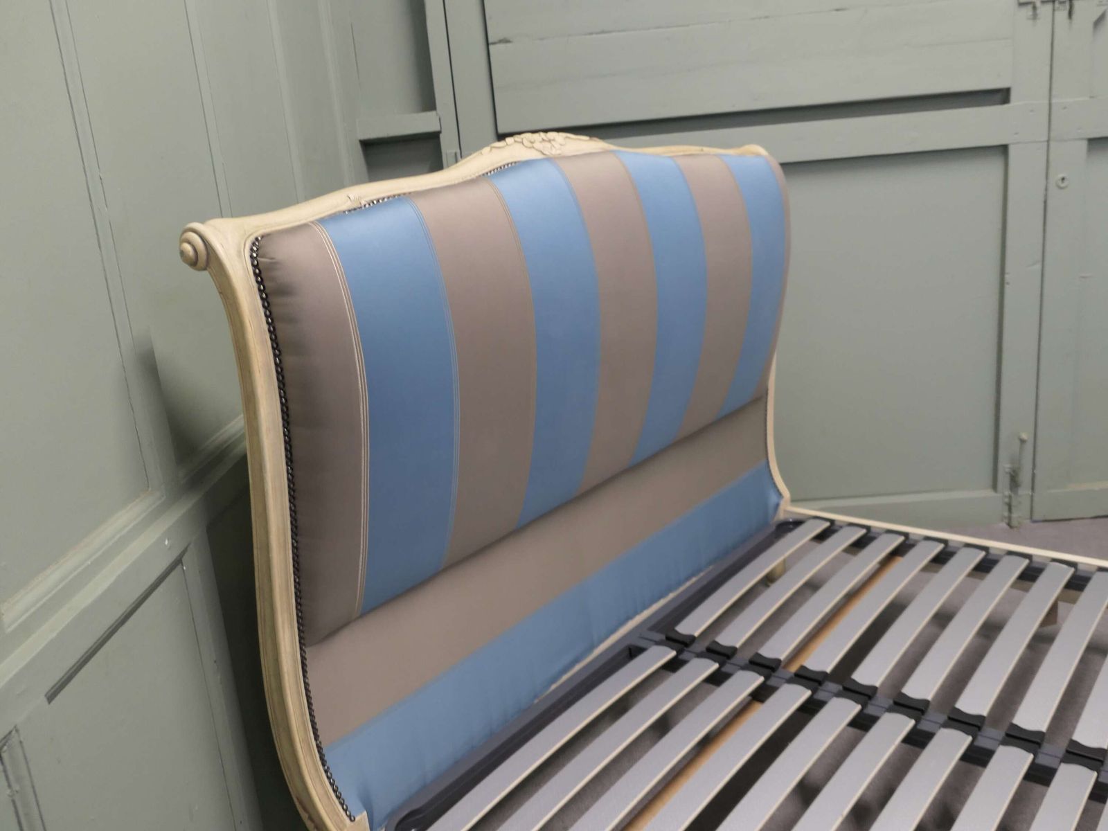 French Silk Upholstered Château Double Bed photo 1500.0