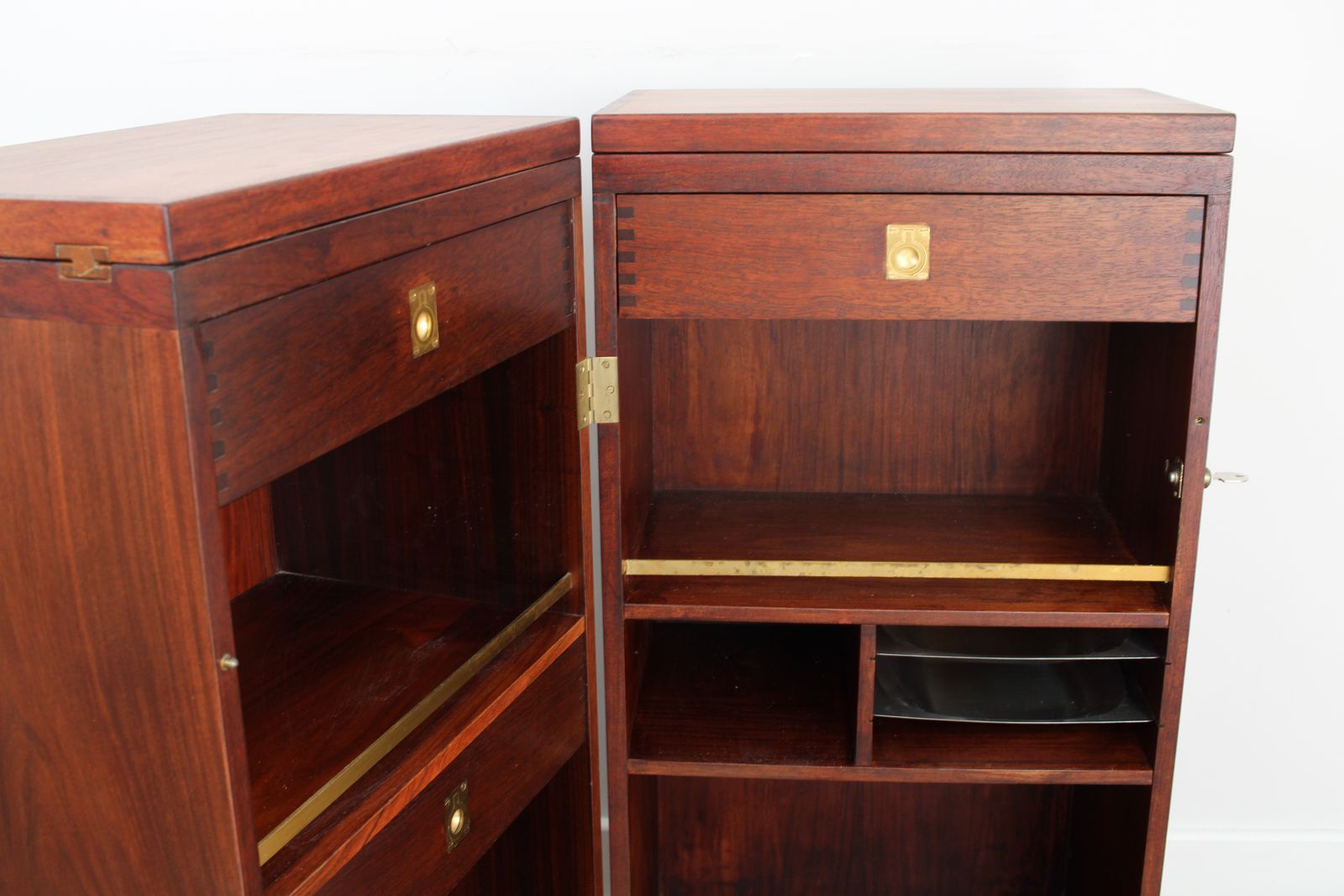 A Vintage Mid Century Drylund 7712 Captains Bar Crafted In Rosewood photo vinterior