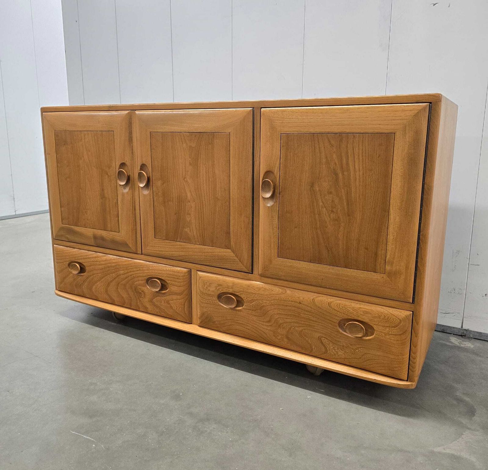 Ercol Windsor 468 Sideboard, 1980s