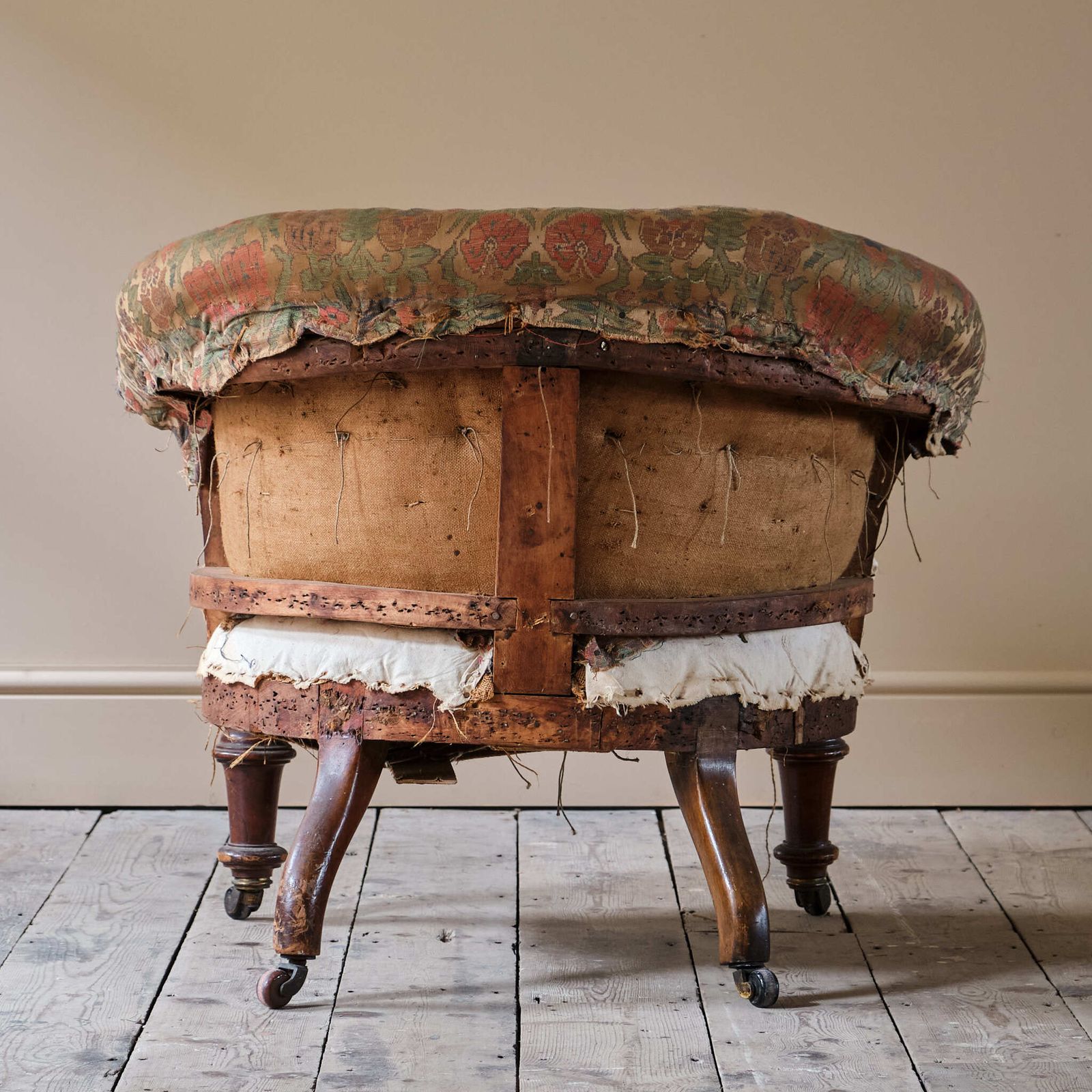 19th Century Tub Back Armchair photo vinterior