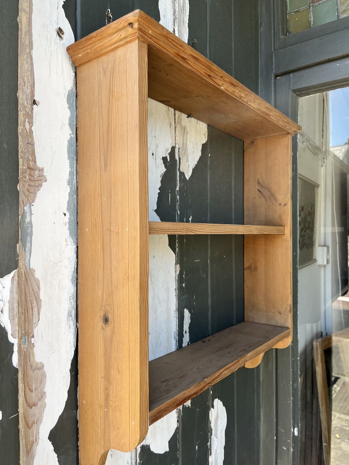 photo vinterior Simple Small 1960’s Pine Hanging Wall Shelves