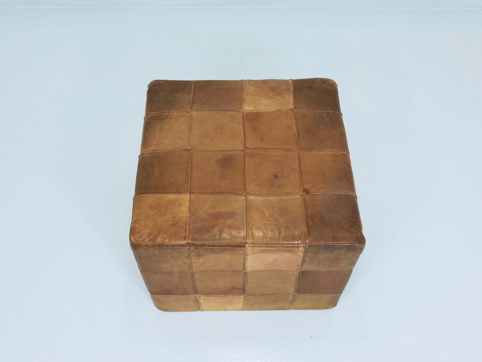 photo vintage De Sede Patchwork Leather Cube Stool, Pouf, Ottoman, Switzerland, 1970s