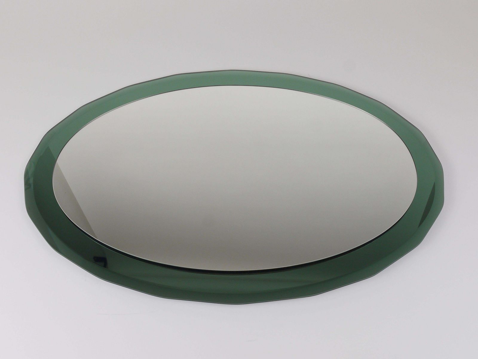 Cristal Arte Oval Green Grey Mid Century Scalloped Wall Mirror, Italy, 1960s photo vintage