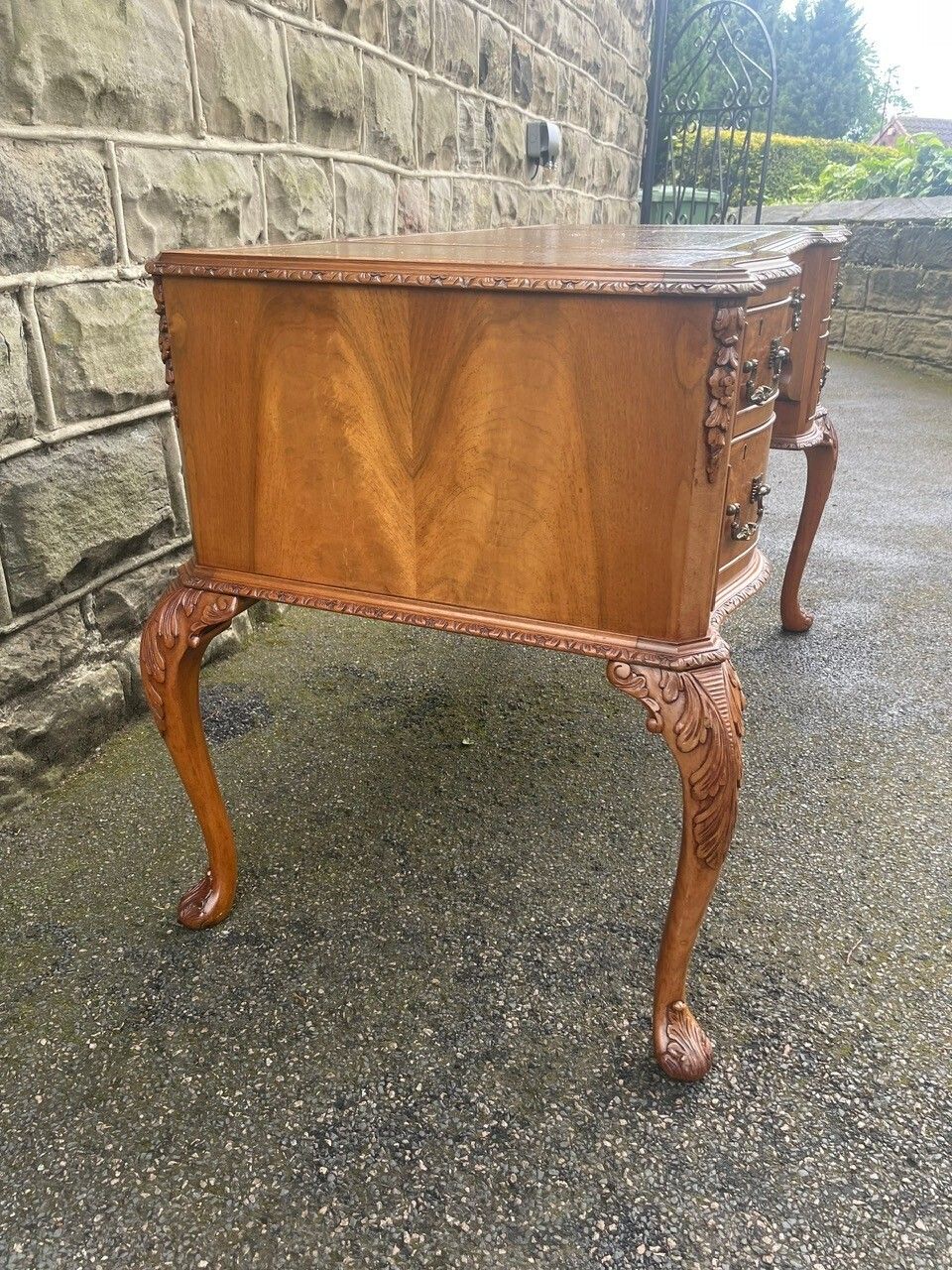 photo vintage Antique Burr Walnut Writing Desk