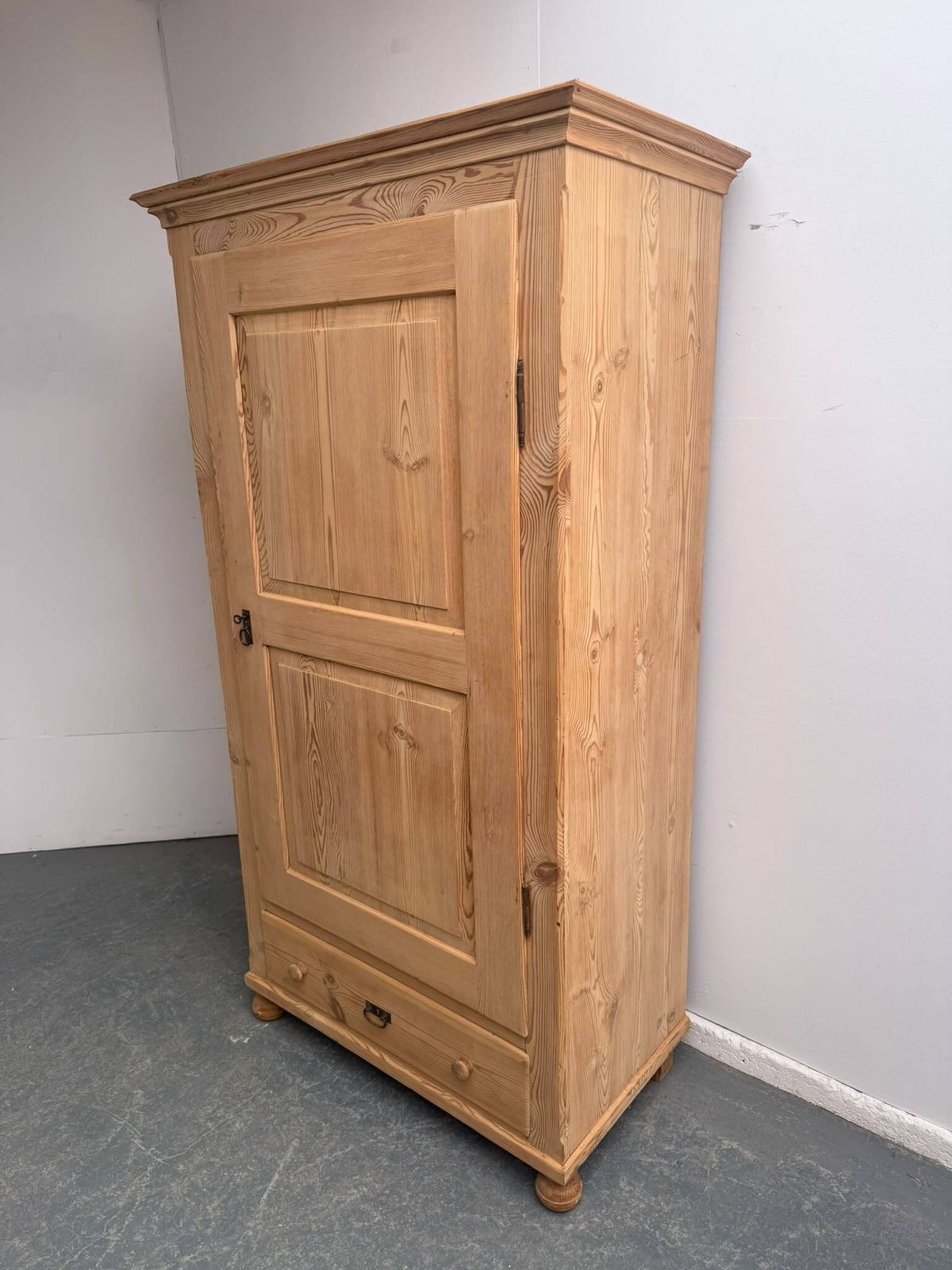 A Superb Antique Pine 1 Piece Hall / Child's Wardrobe To Wax/Paint