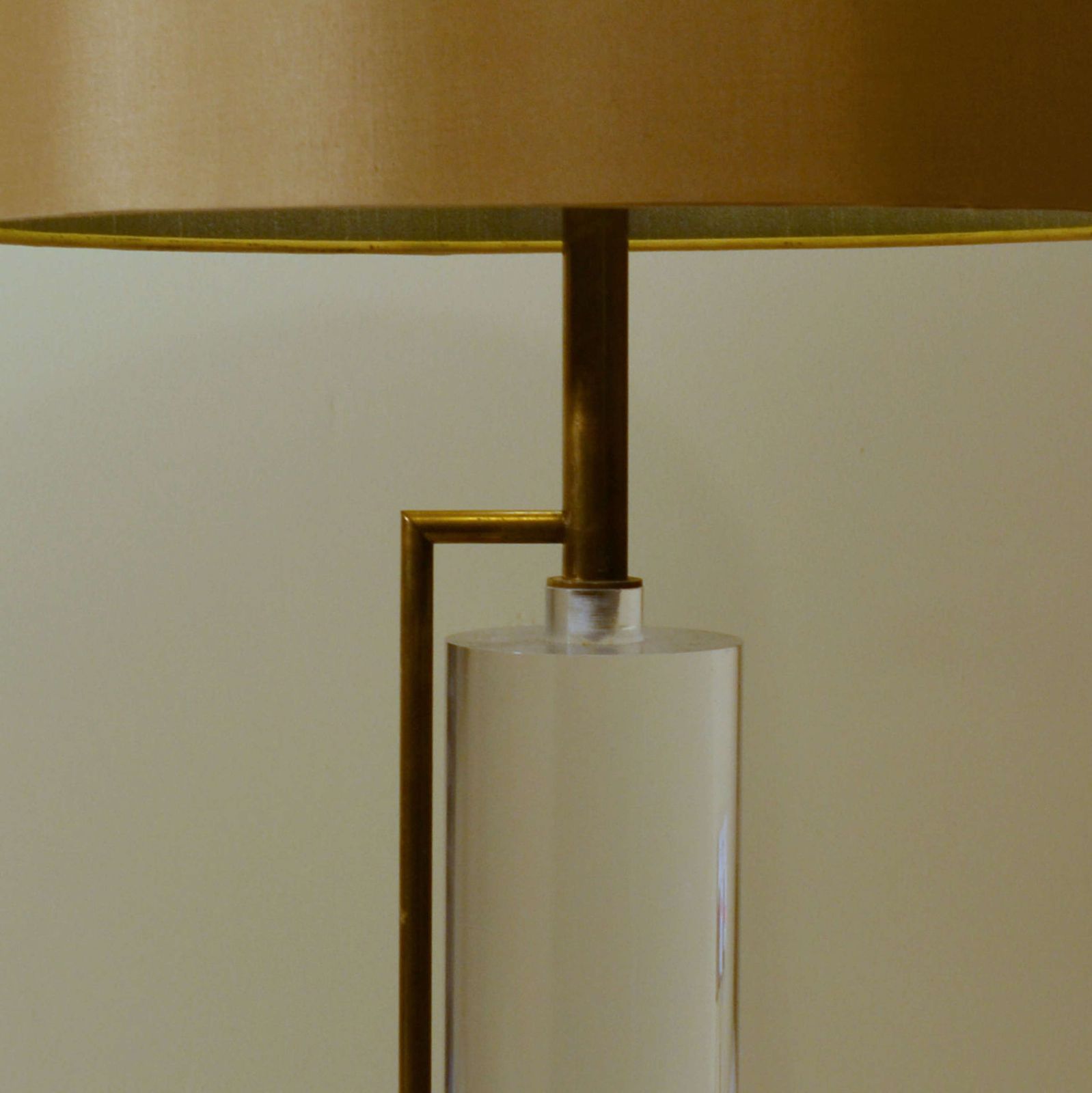 Lucite And Brass Italian 1960s Table Lamp With Silk Lamp Shade photo 1150.0